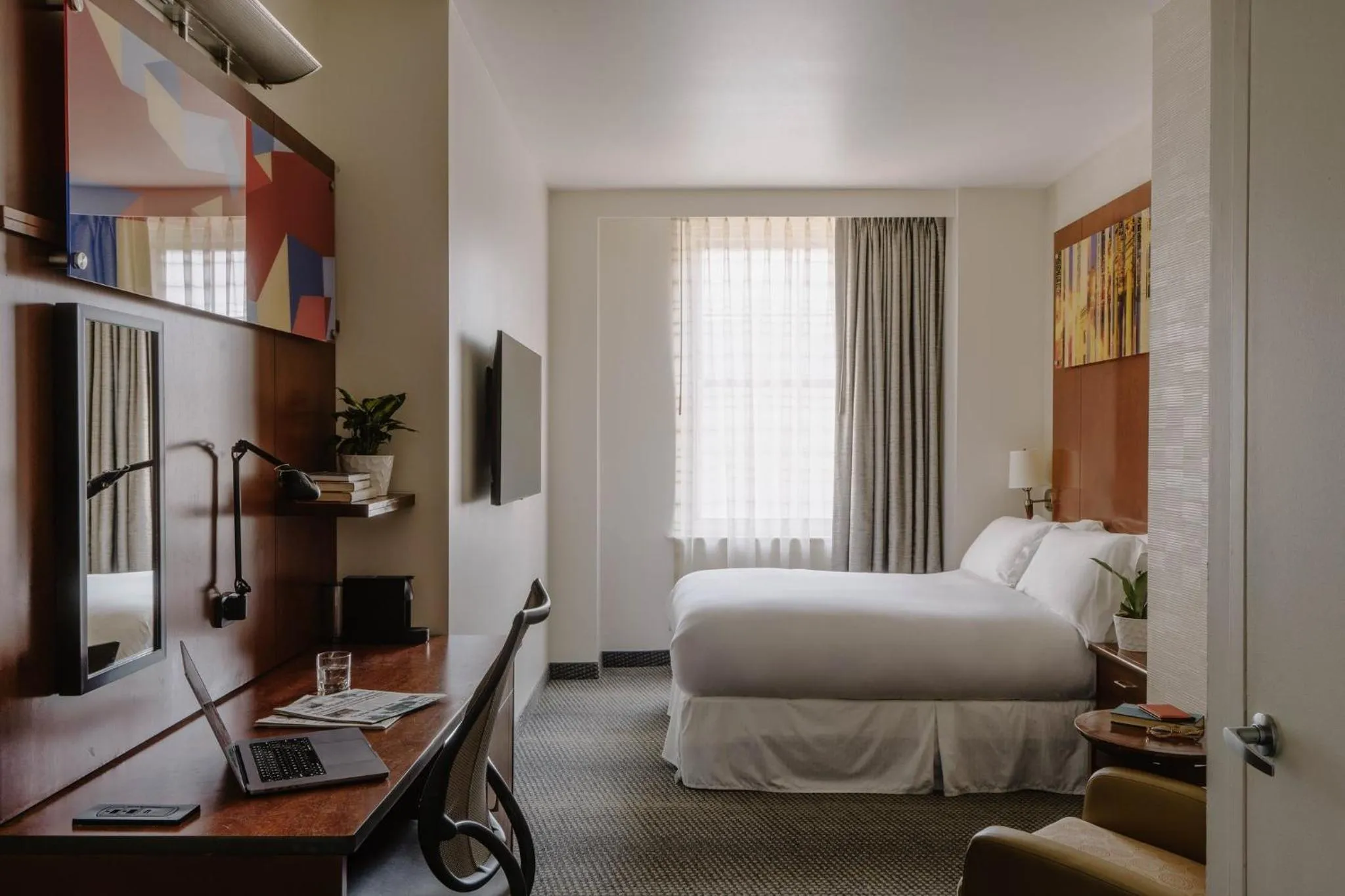 Photo of the whole room, Bed in Club Quarters Hotel Rittenhouse Square, Philadelphia