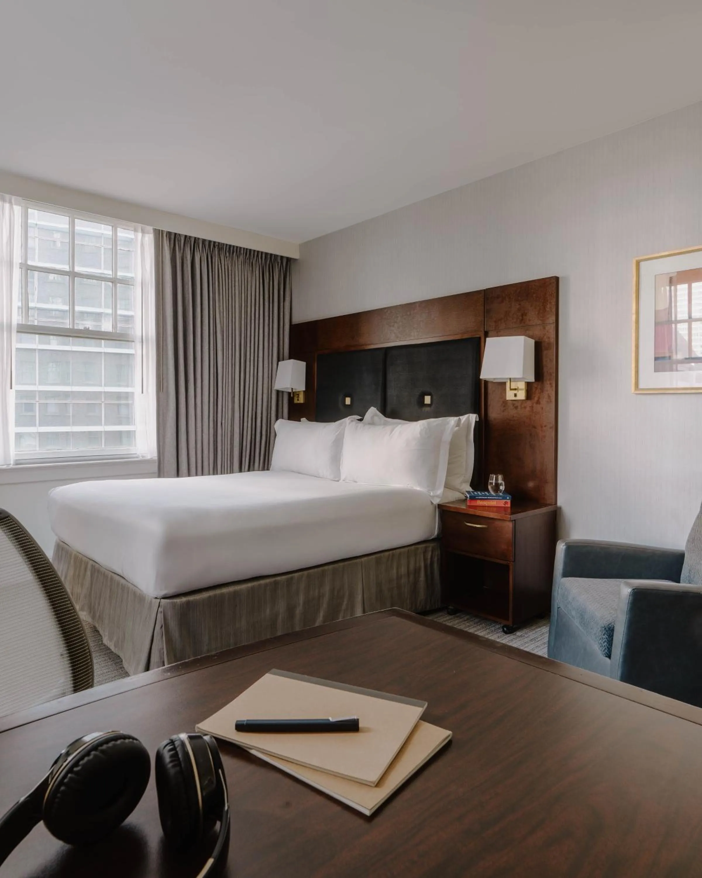 Bedroom, Bed in Club Quarters Hotel Downtown, Houston