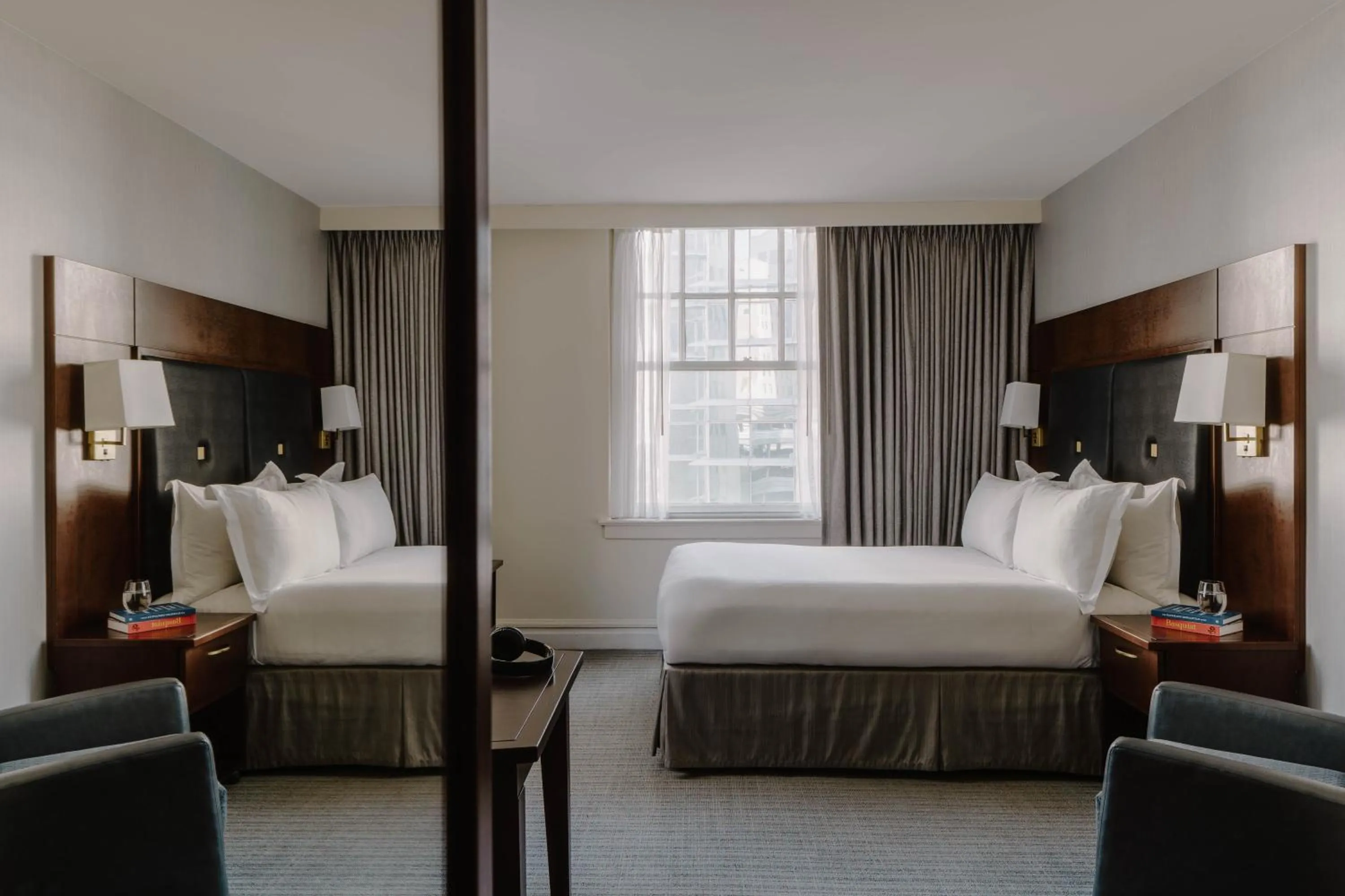 Bedroom, Bed in Club Quarters Hotel Downtown, Houston