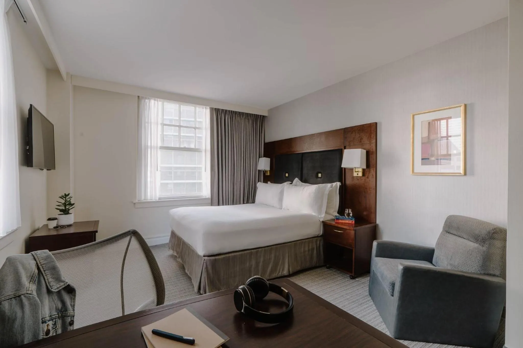 Photo of the whole room, Bed in Club Quarters Hotel Downtown, Houston