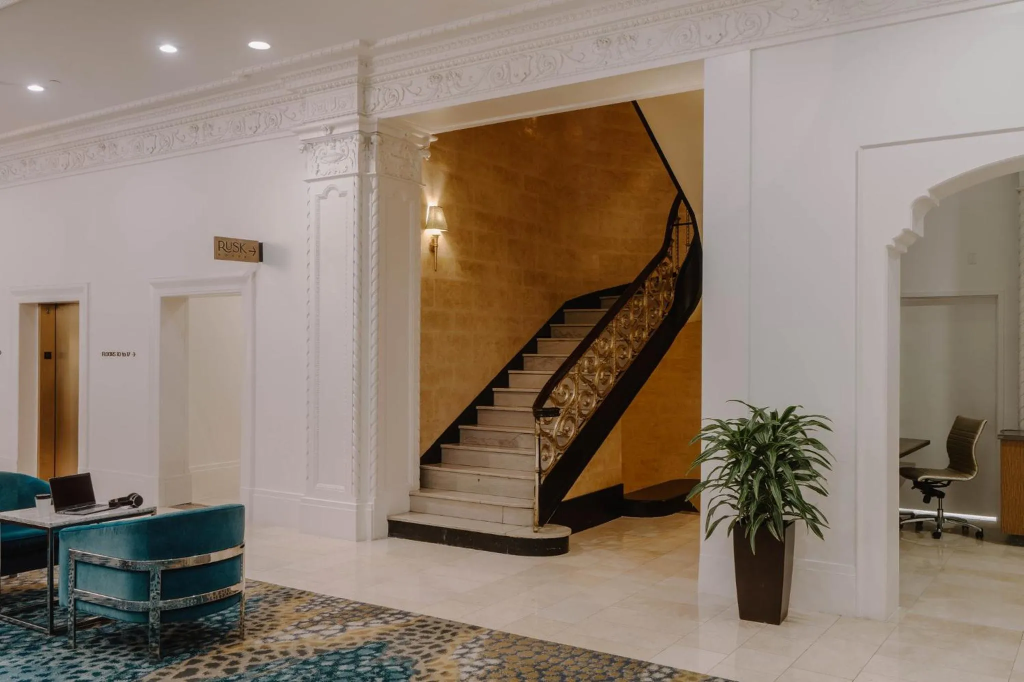 Lounge or bar in Club Quarters Hotel Downtown, Houston