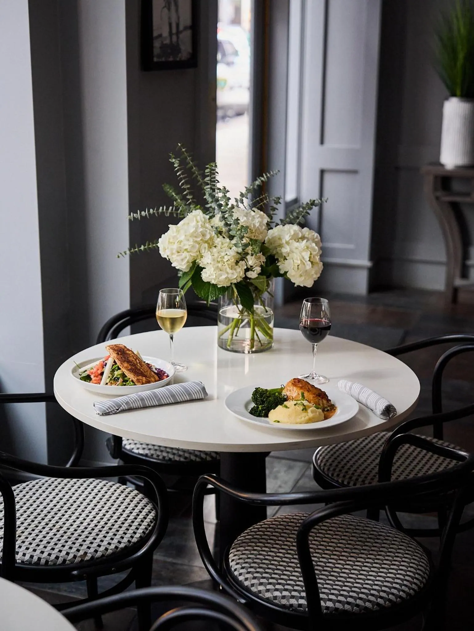 Restaurant/places to eat in Club Quarters Hotel Downtown, Houston