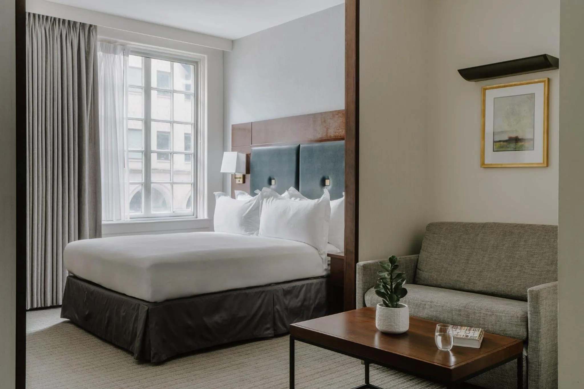 Photo of the whole room, Bed in Club Quarters Hotel Downtown, Houston