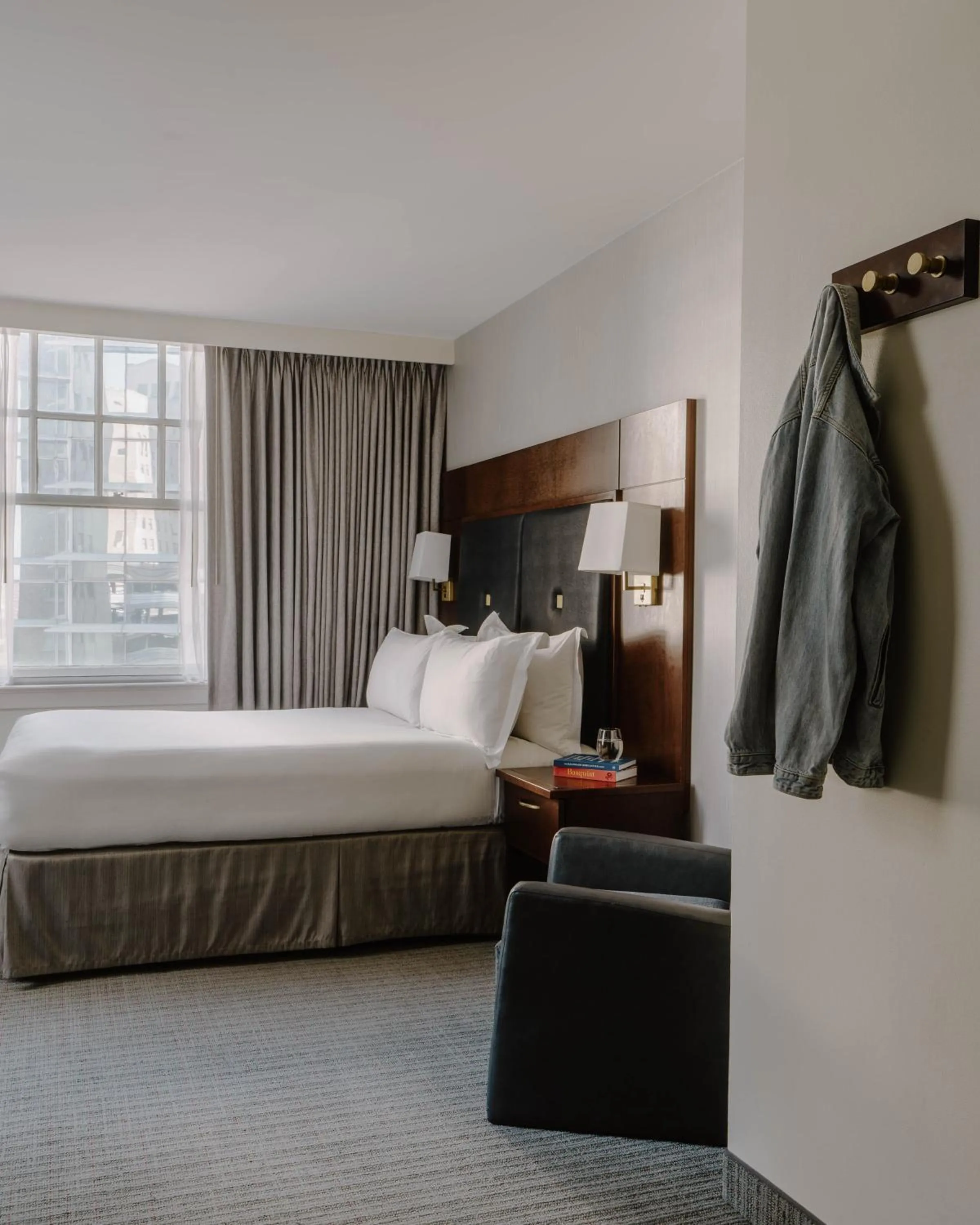 Bedroom, Bed in Club Quarters Hotel Downtown, Houston