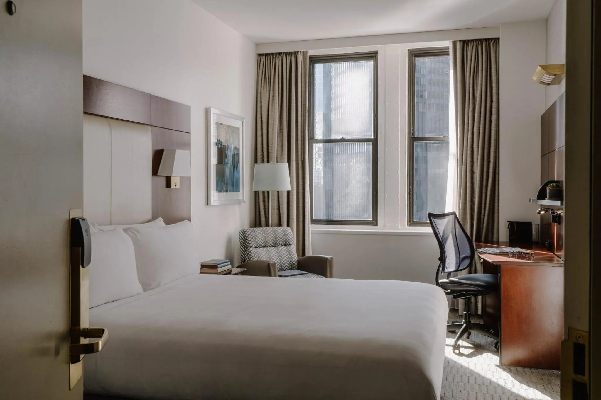 Photo of the whole room, Bed in Club Quarters Hotel Wacker at Michigan, Chicago