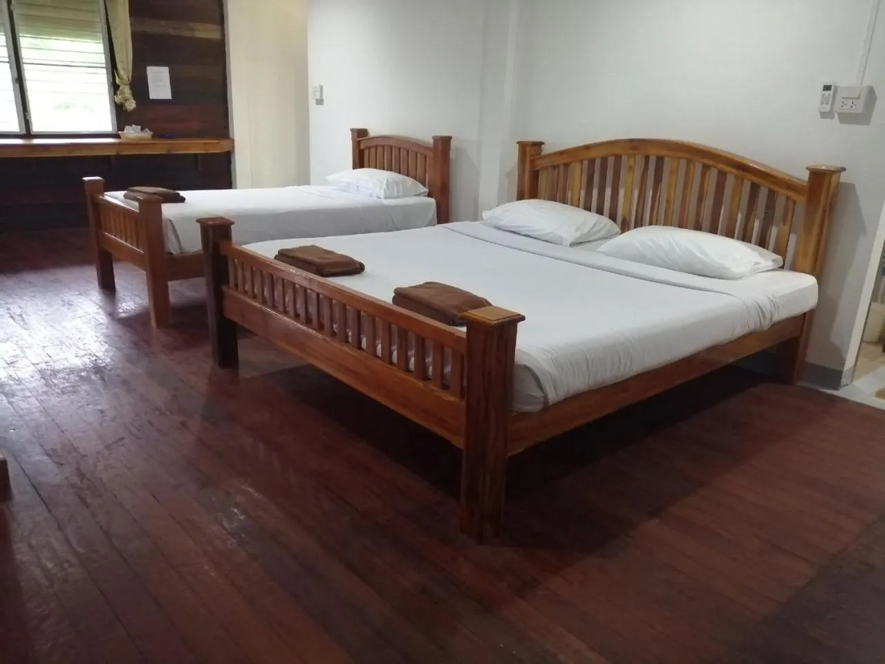 Bed in Jansom Beach Resort