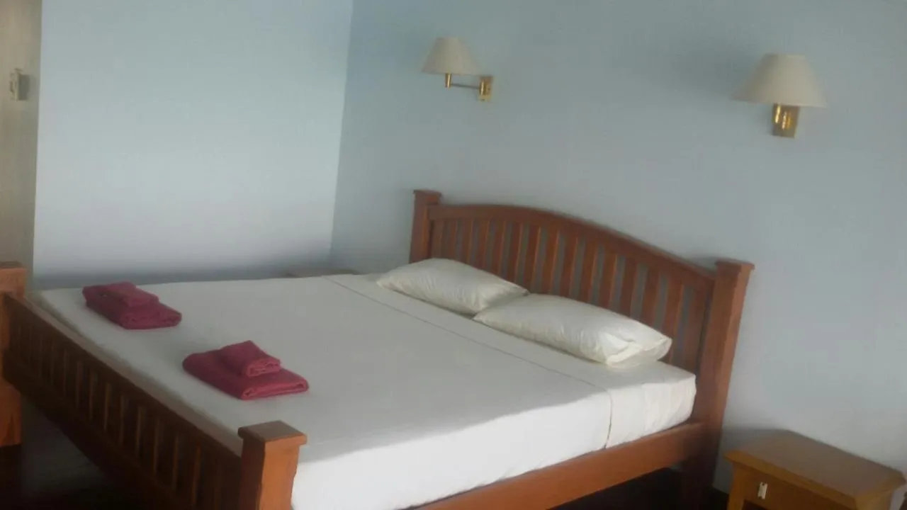 Bed in Jansom Beach Resort