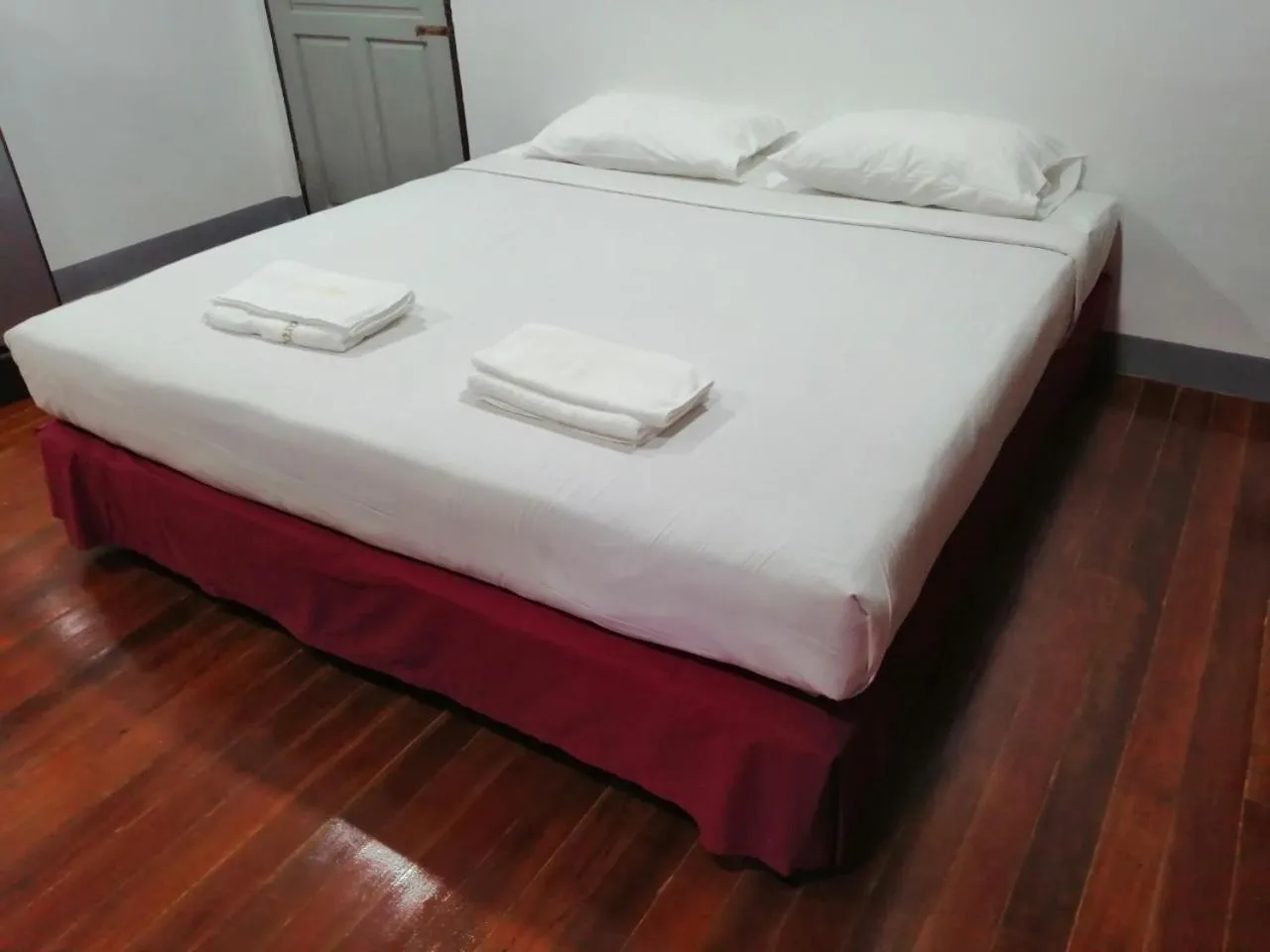 Bed in Jansom Beach Resort
