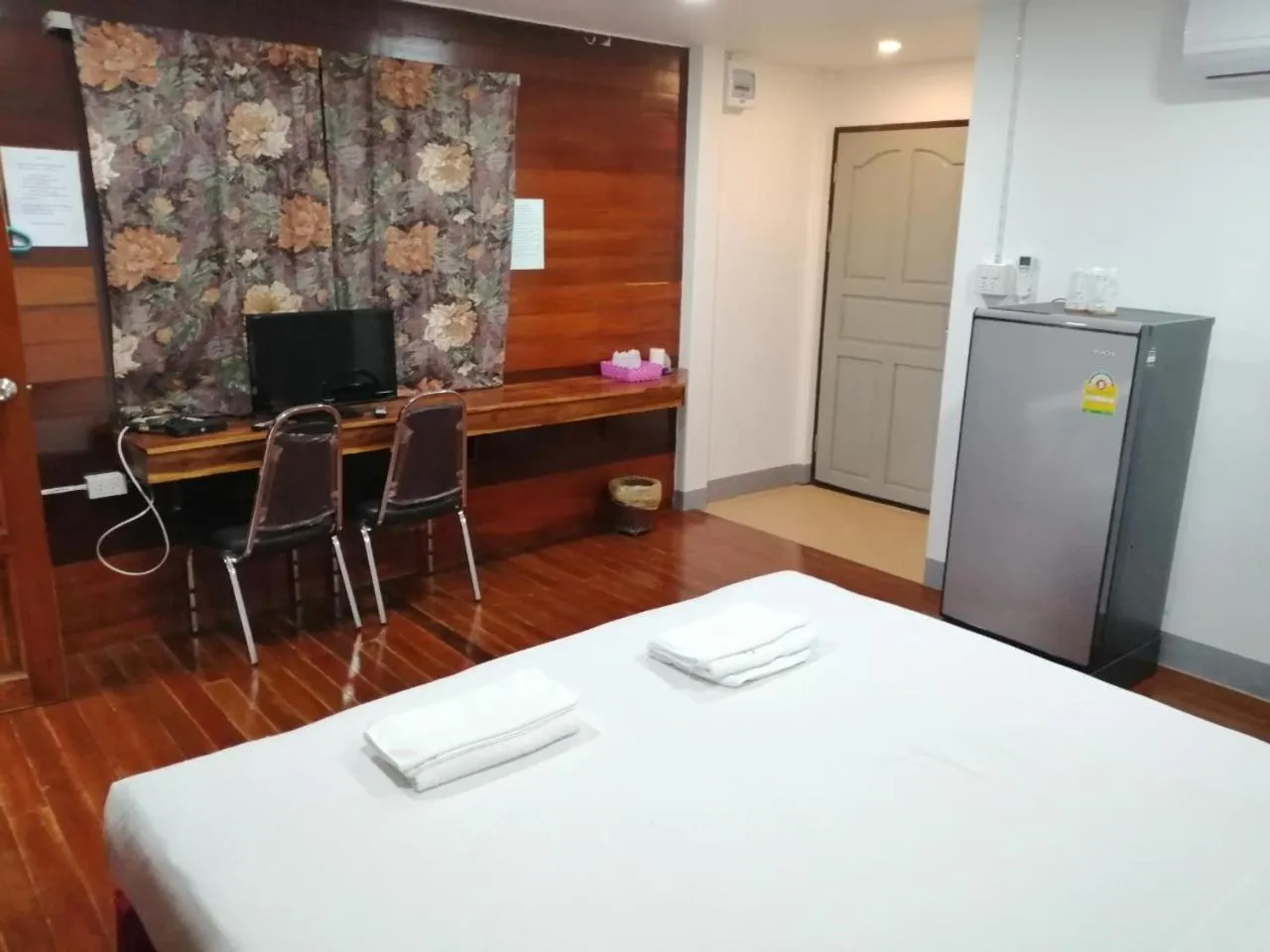 Bed in Jansom Beach Resort