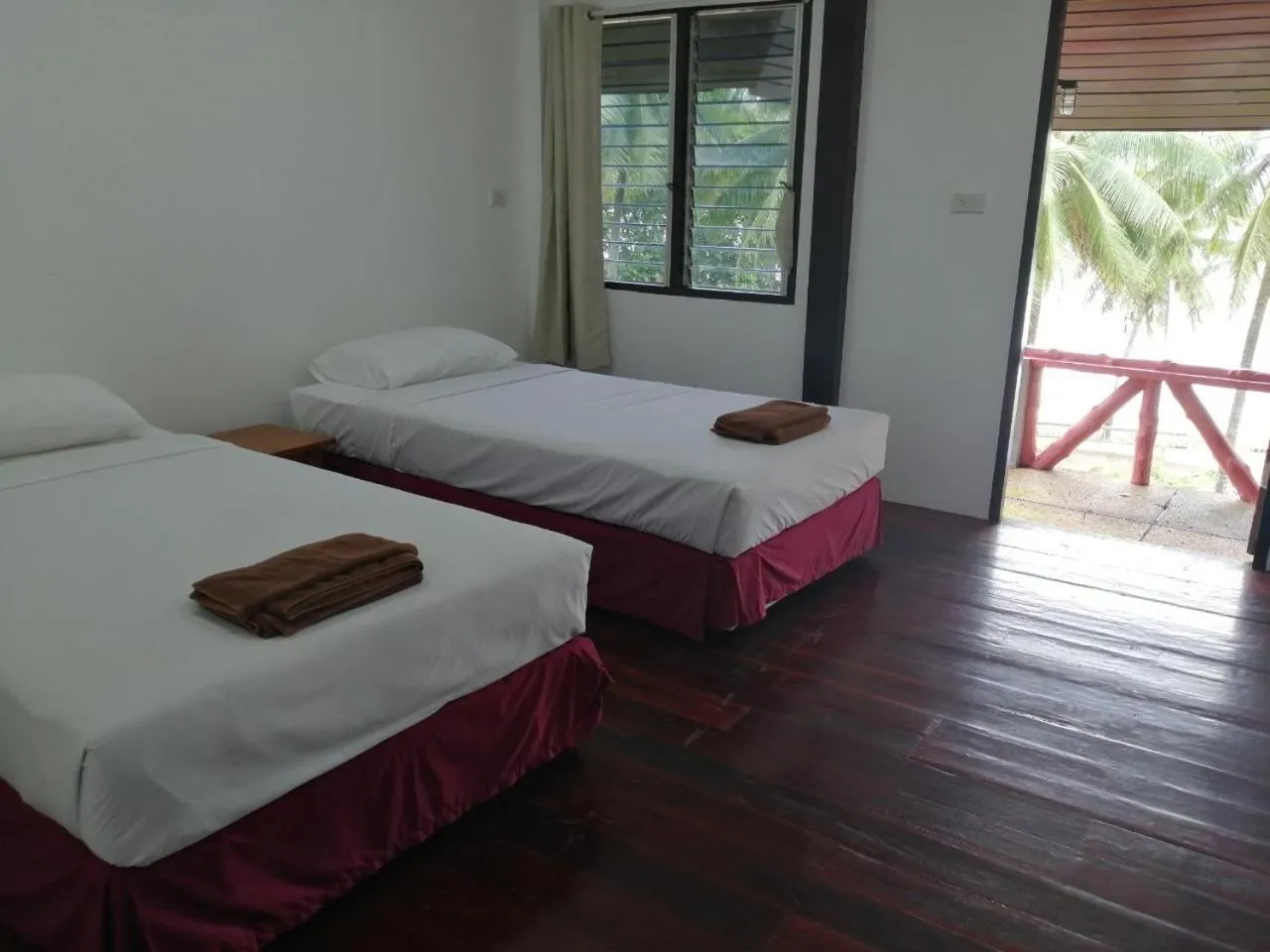 Bed in Jansom Beach Resort