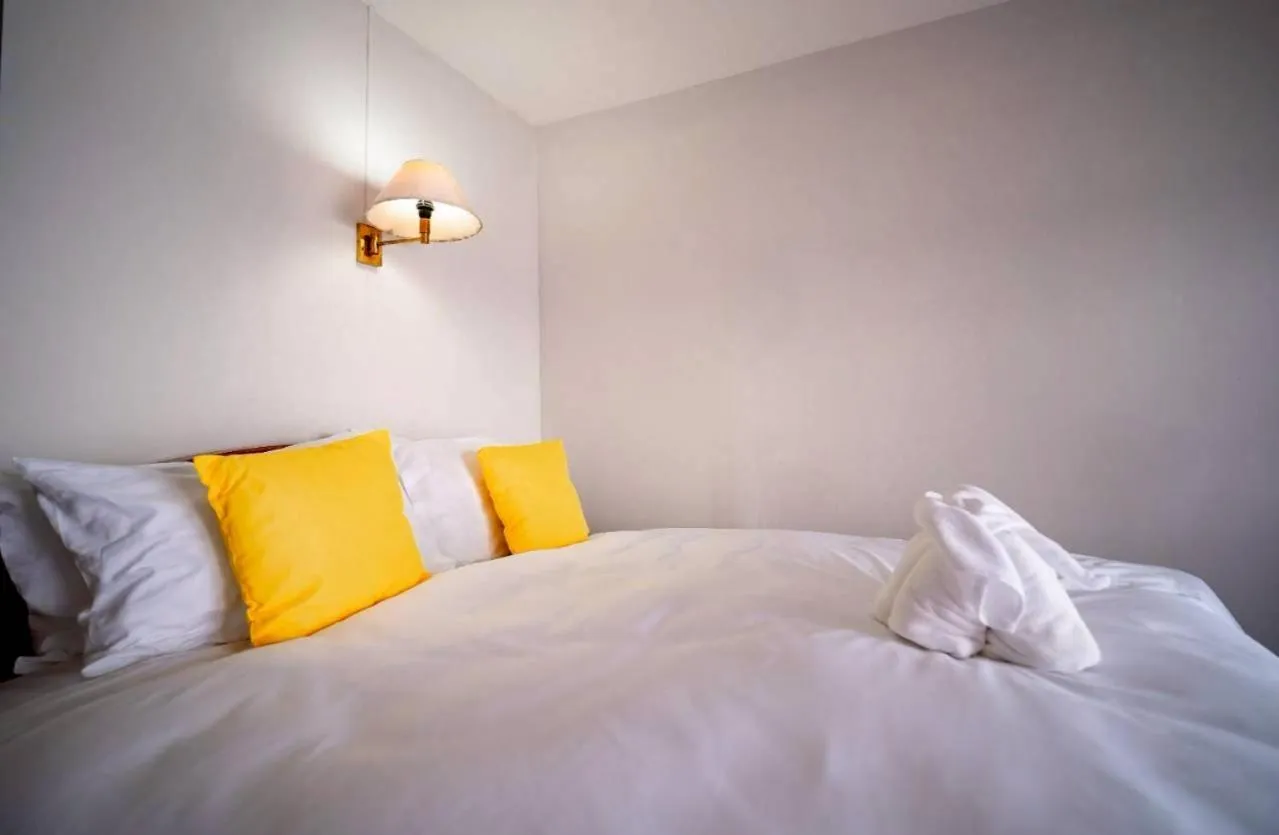 Bedroom, Bed in Jansom Beach Resort