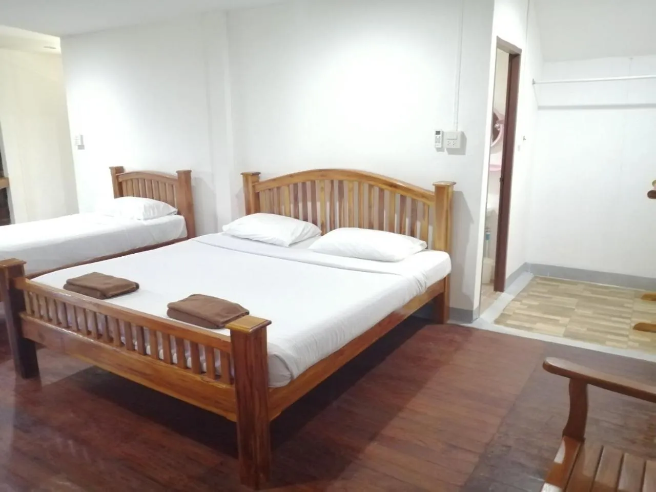 Bed in Jansom Beach Resort