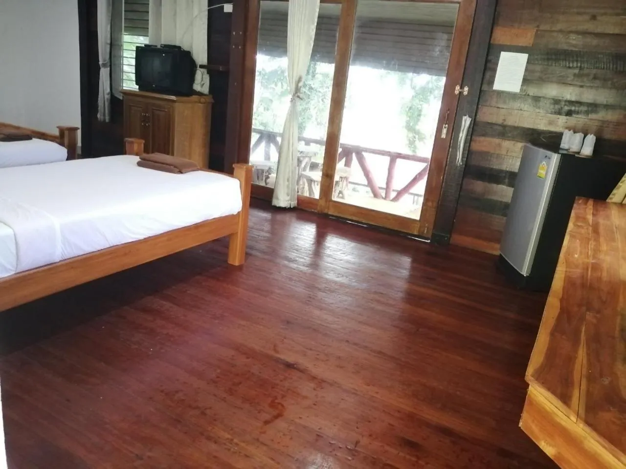 Bed in Jansom Beach Resort