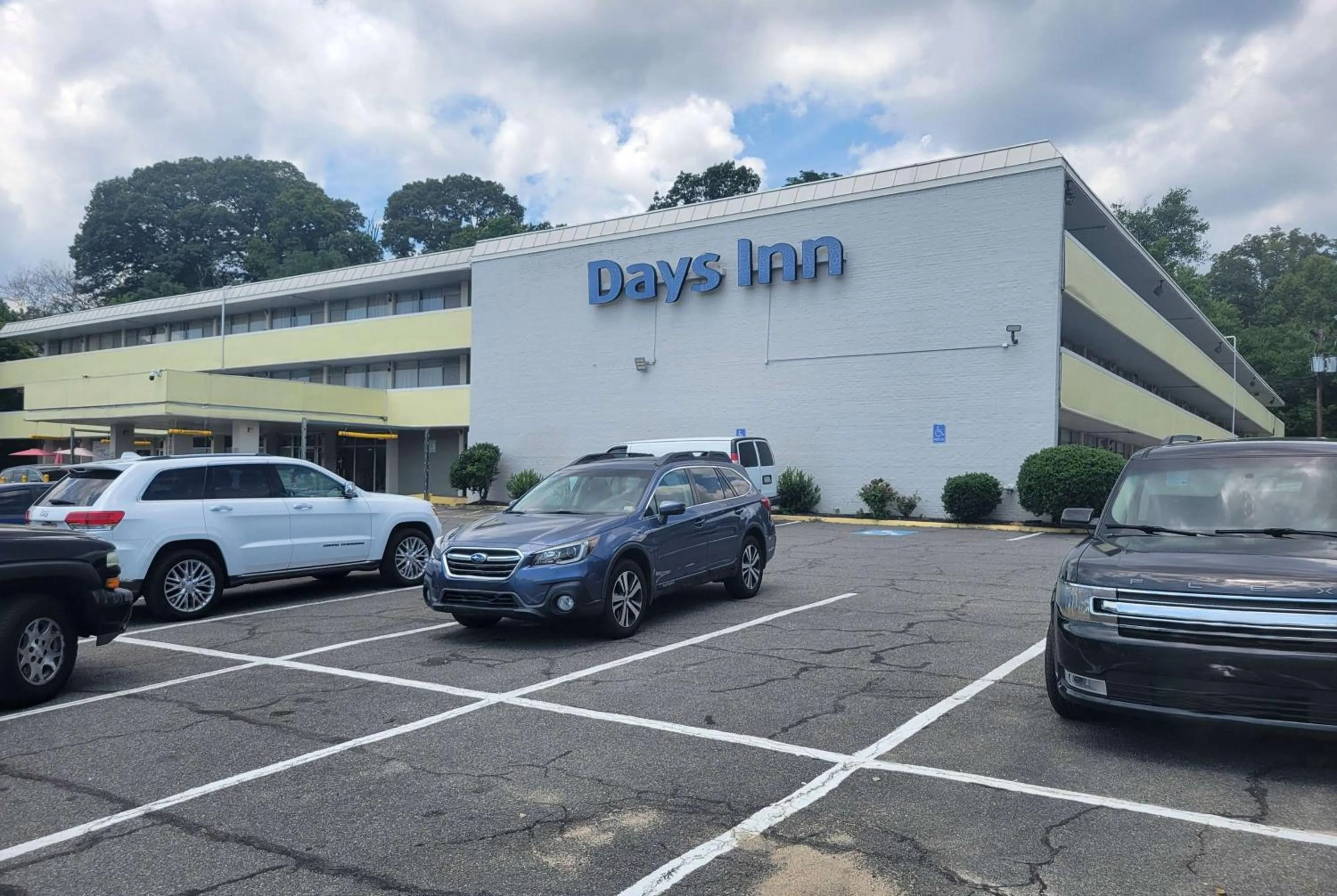 Property building in Days Inn by Wyndham Alexandria South