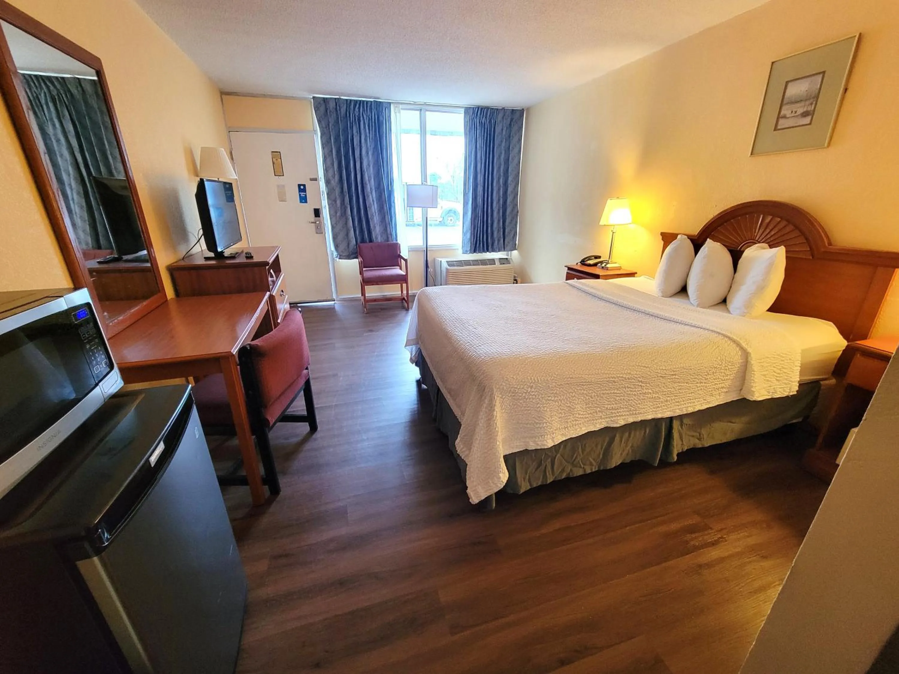 Bed in Days Inn by Wyndham Alexandria South