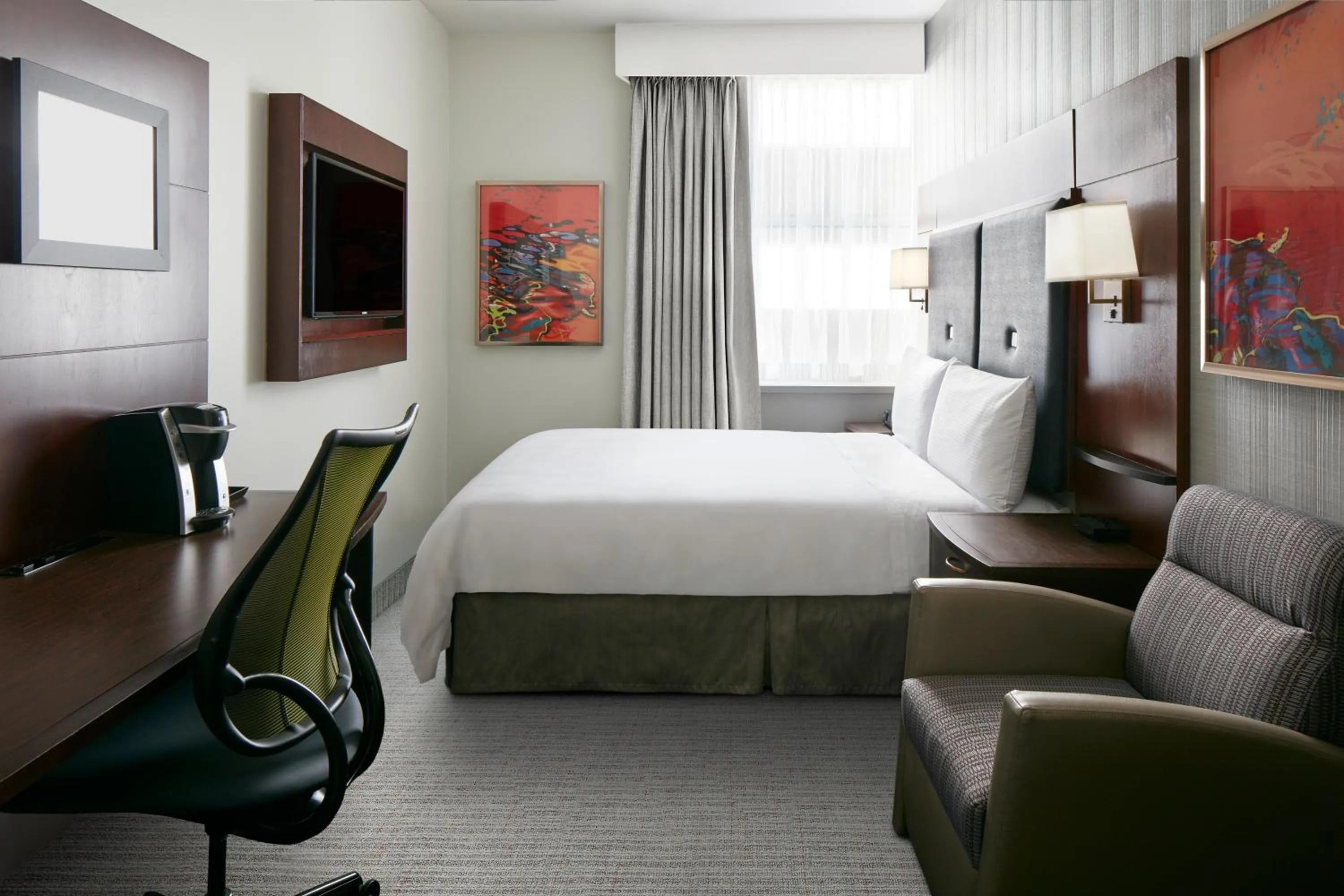 Bed in Club Quarters Hotel Faneuil Hall, Boston