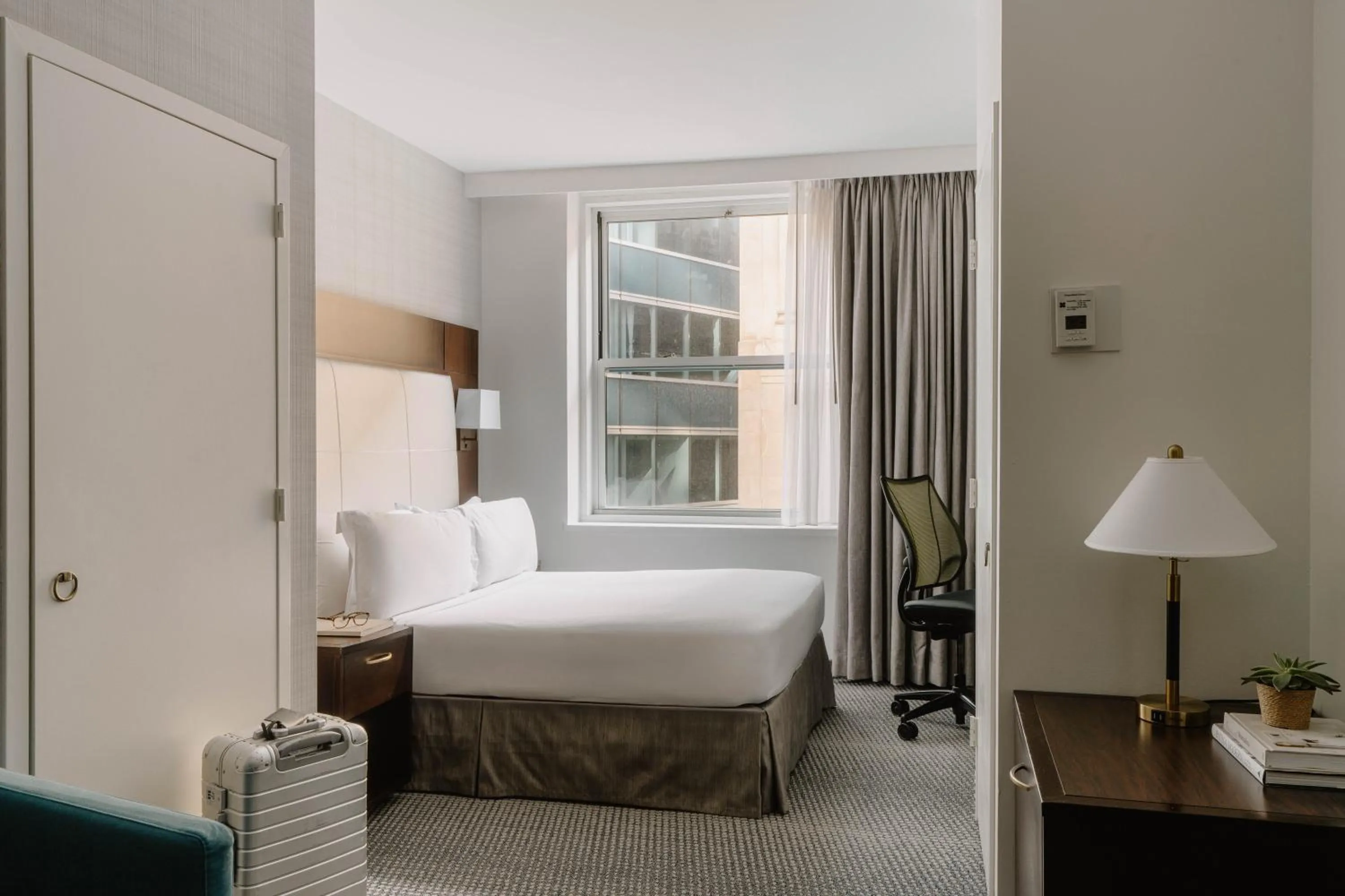 Bed in Club Quarters Hotel Faneuil Hall, Boston