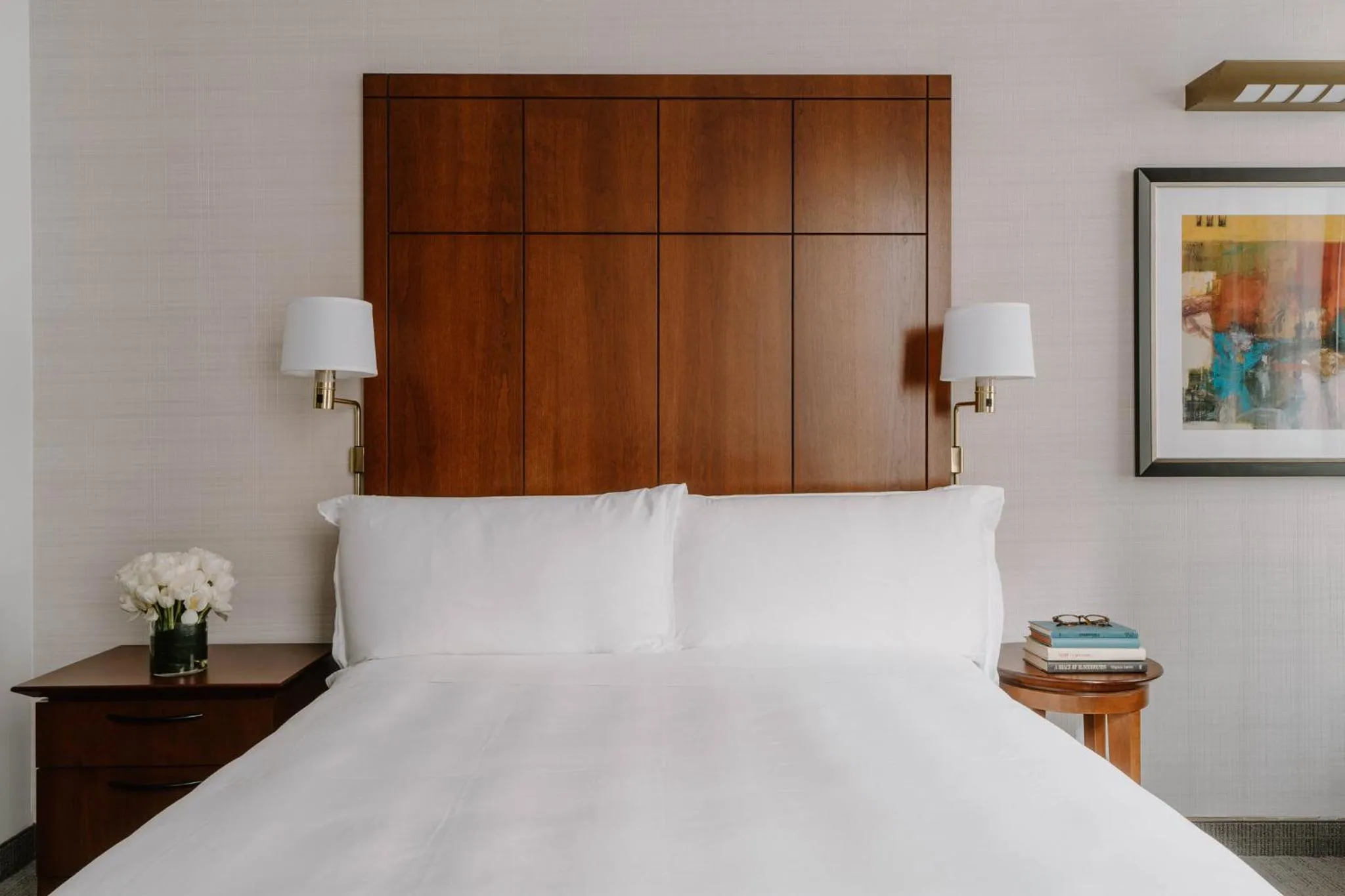 Photo of the whole room, Bed in Club Quarters Hotel Central Loop, Chicago