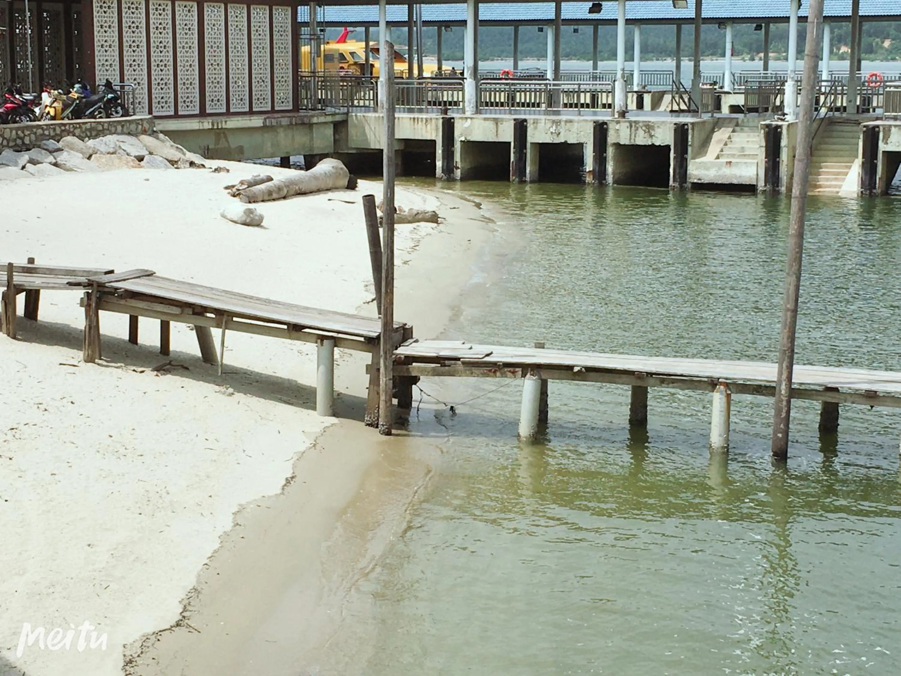 Area and facilities in Dindings Pantai Desair Apartment By DPD