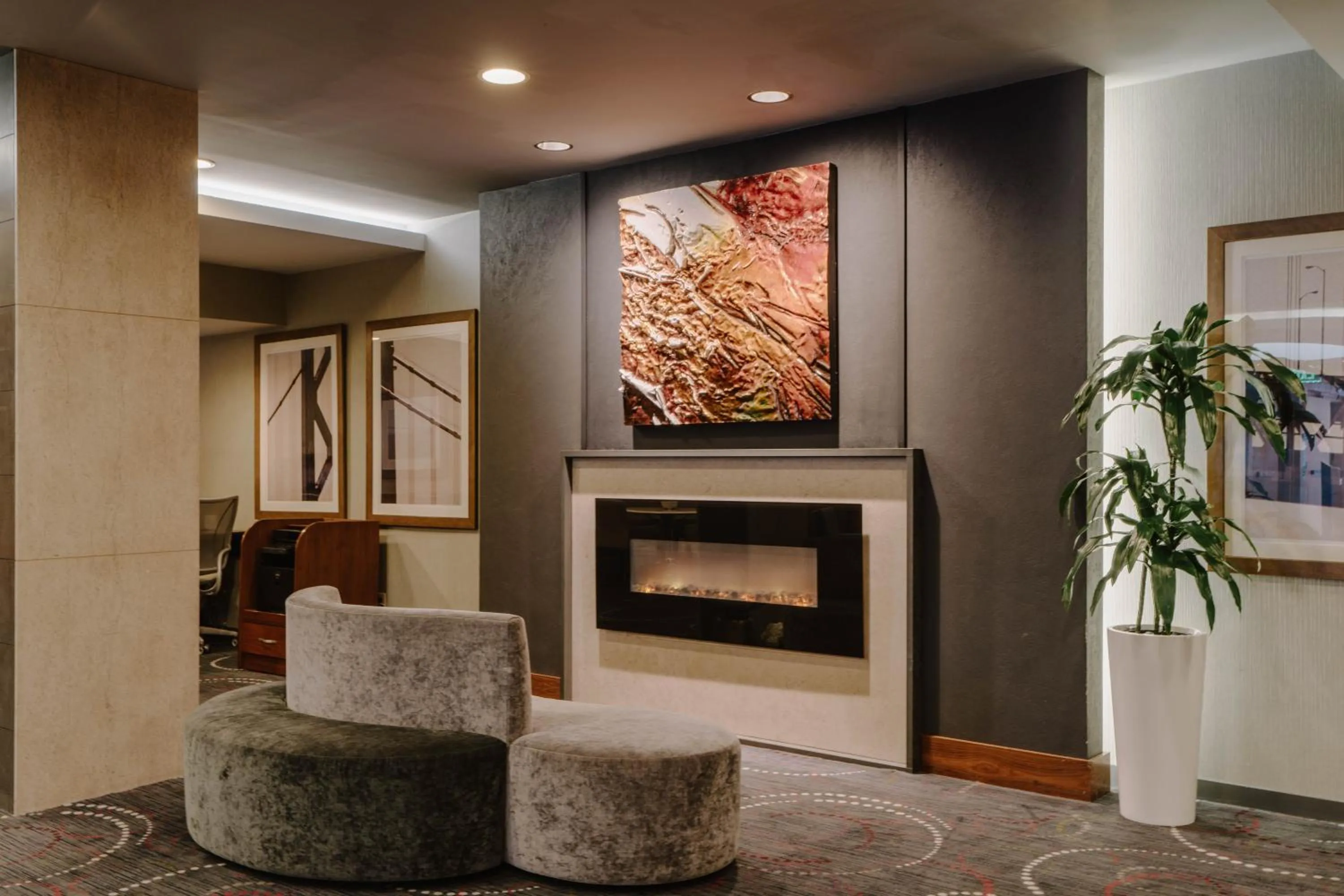 Seating area in Club Quarters Hotel Embarcadero, San Francisco