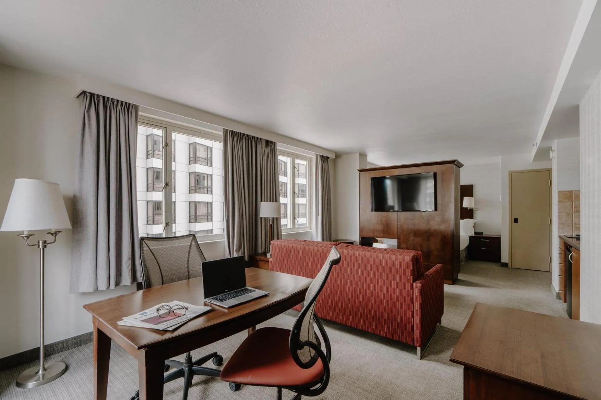 Photo of the whole room in Club Quarters Hotel Embarcadero, San Francisco