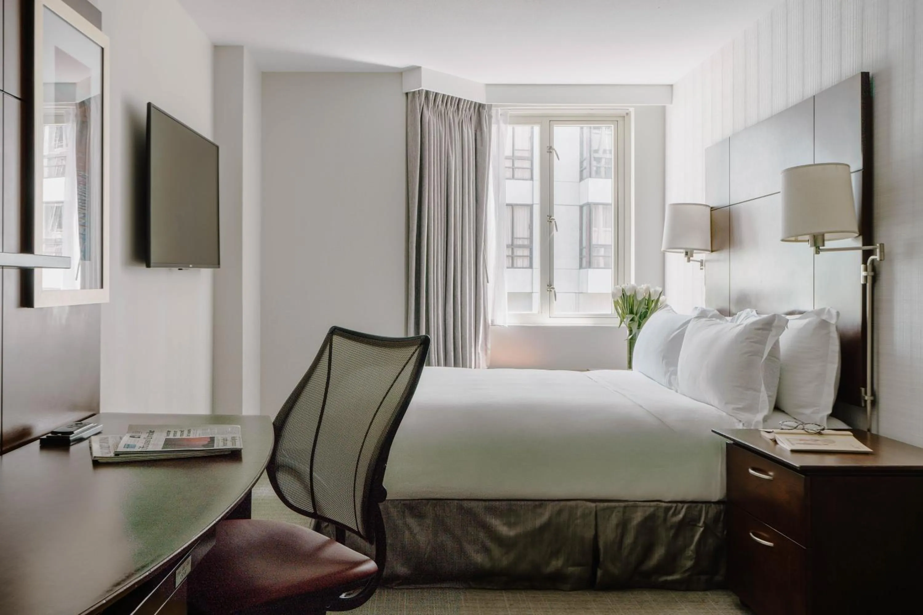 Bed in Club Quarters Hotel Embarcadero, San Francisco