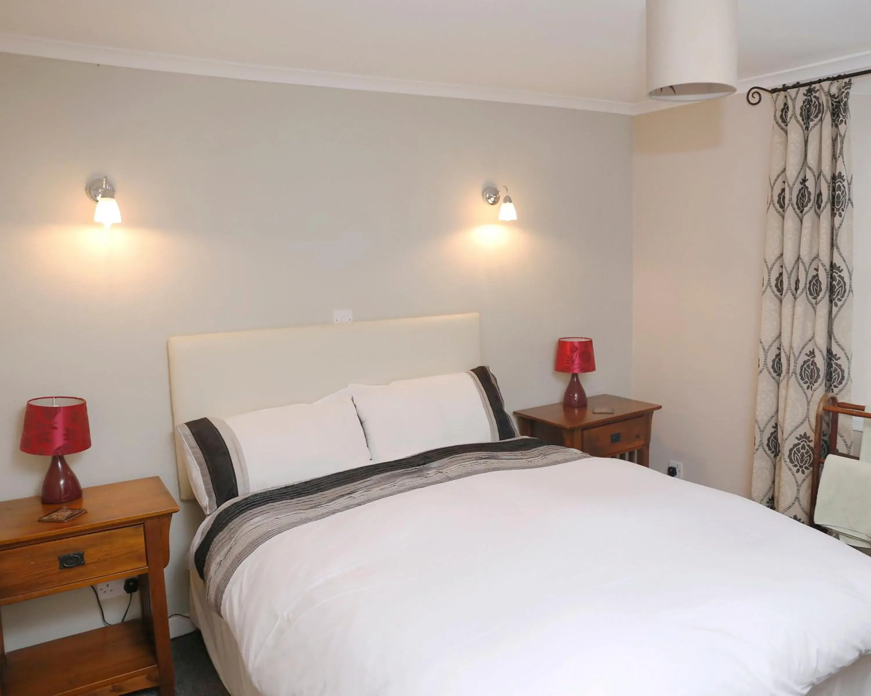 Double Room - single occupancy in The Dunning Hotel Double Room - single occupancy in The Dunning Hotel