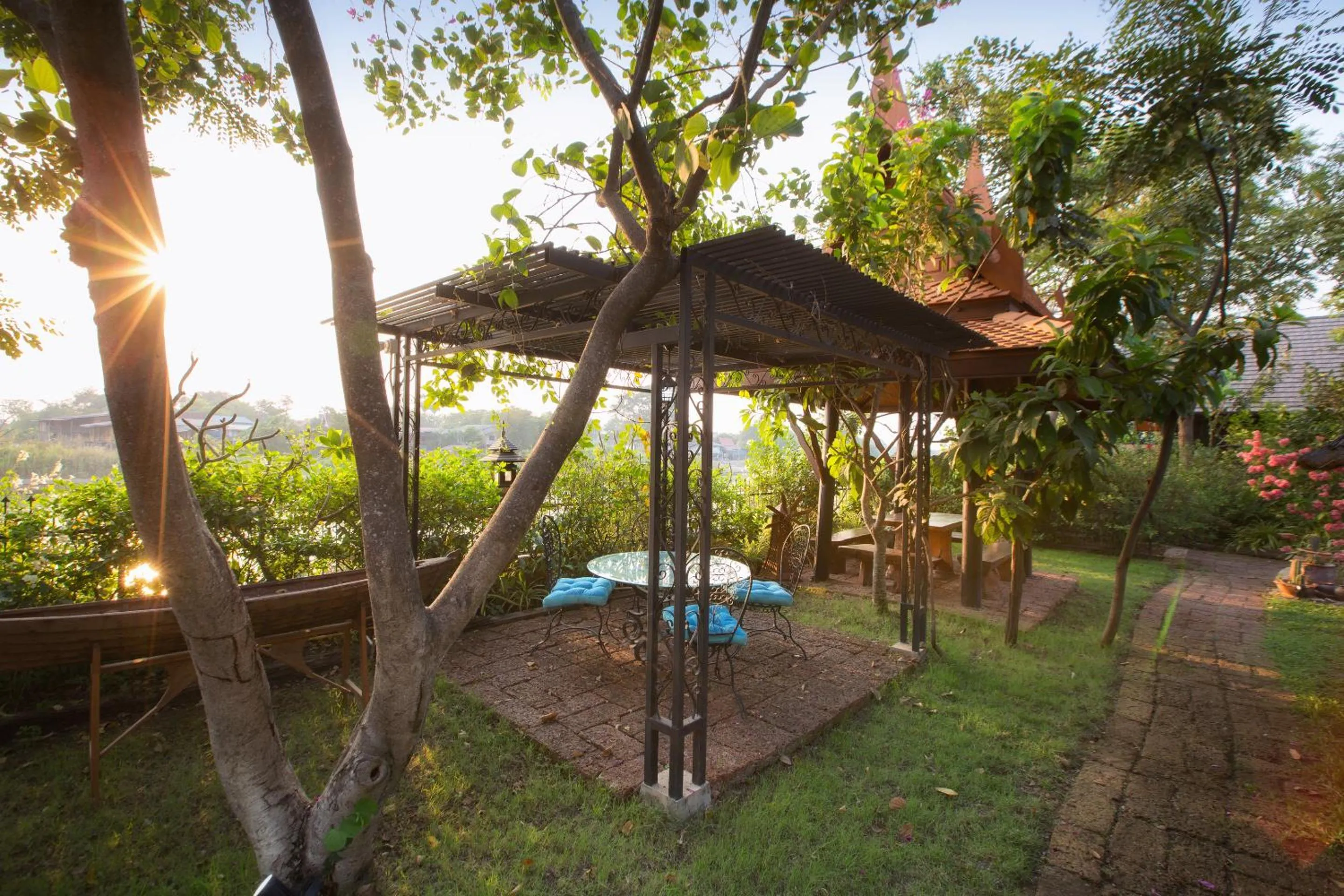 Garden in Cattani's Riverside Home