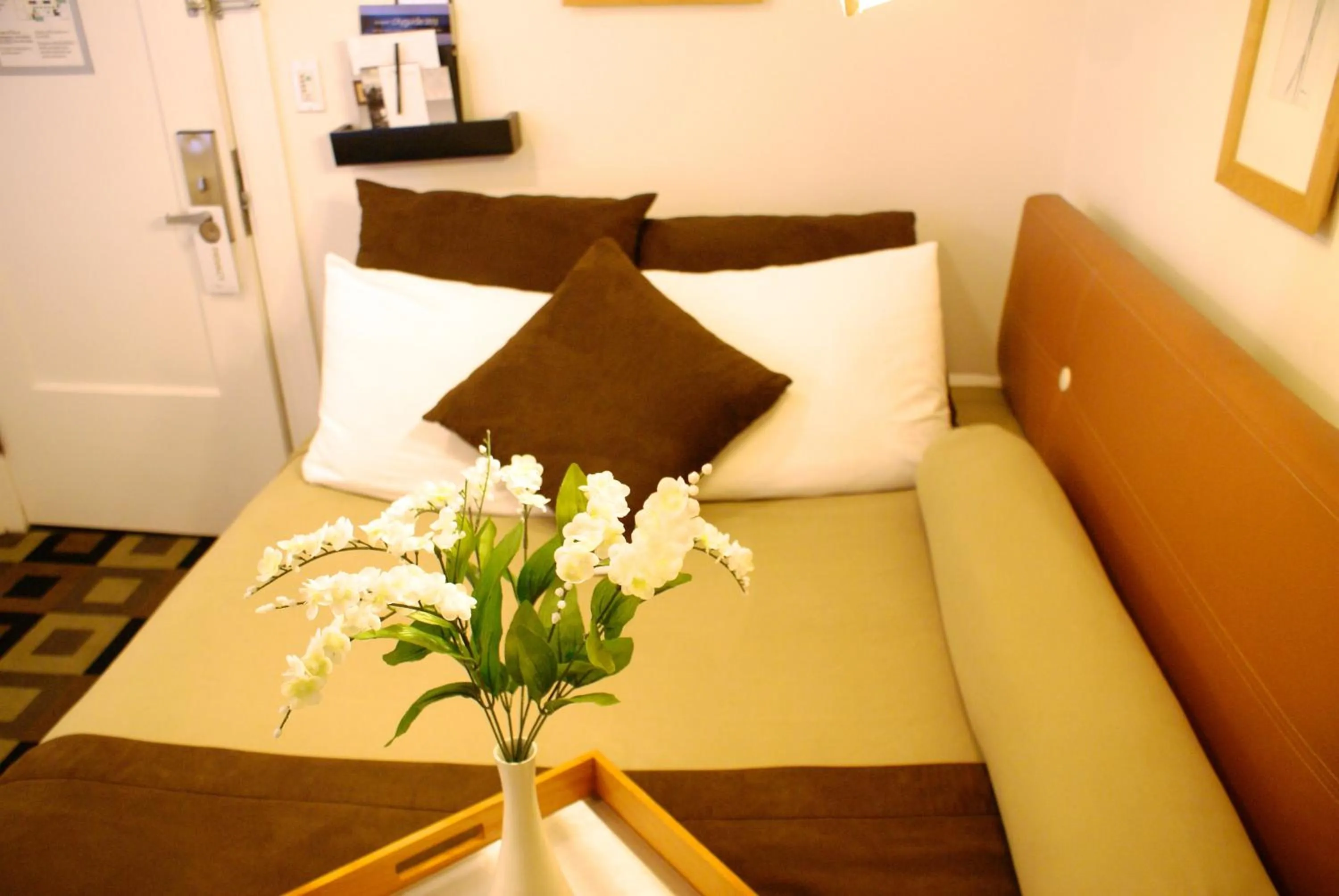 Photo of the whole room, Bed in The Mosser Hotel