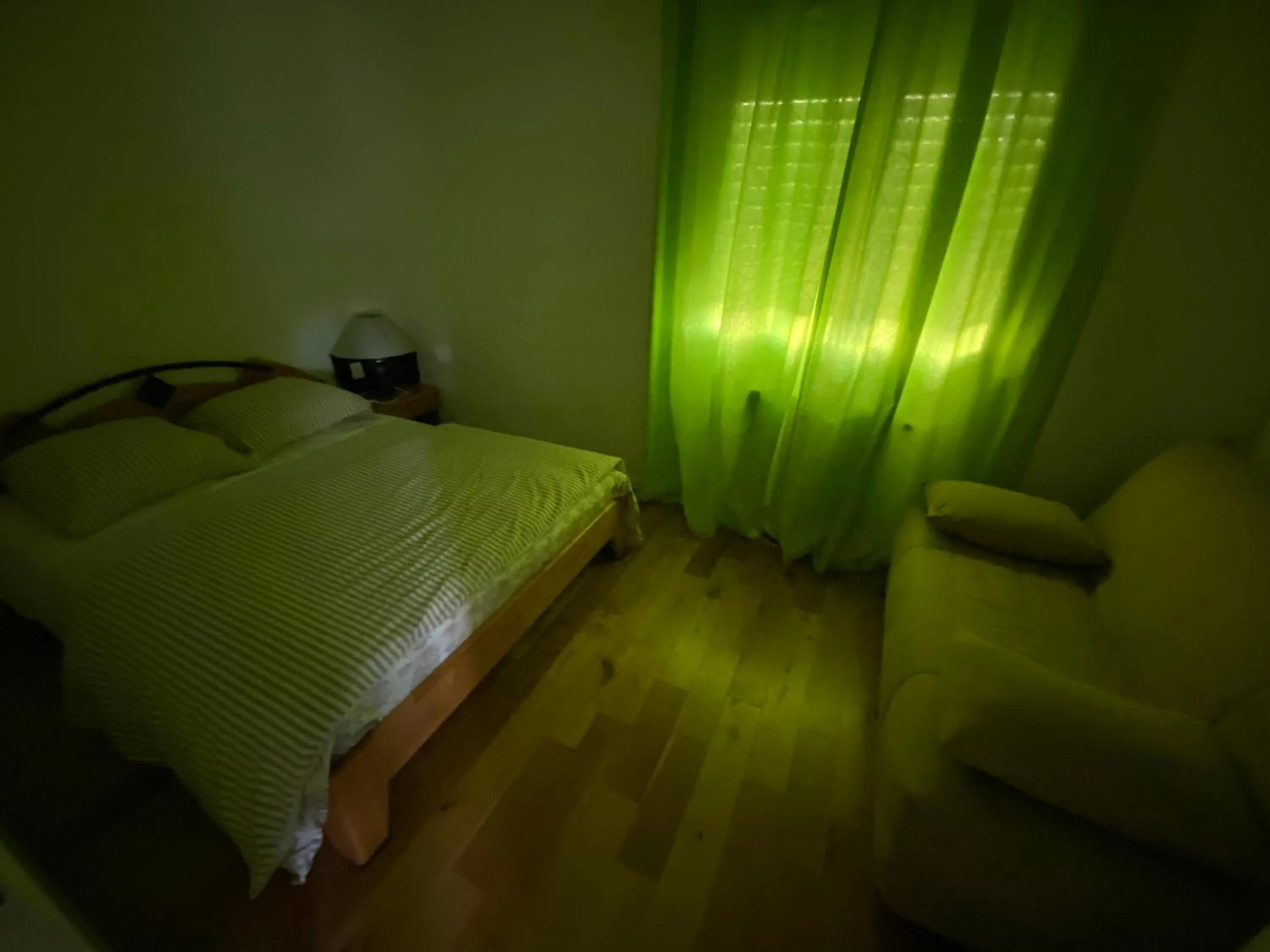 Photo of the whole room, Bed in Chambres dans villa avec piscine