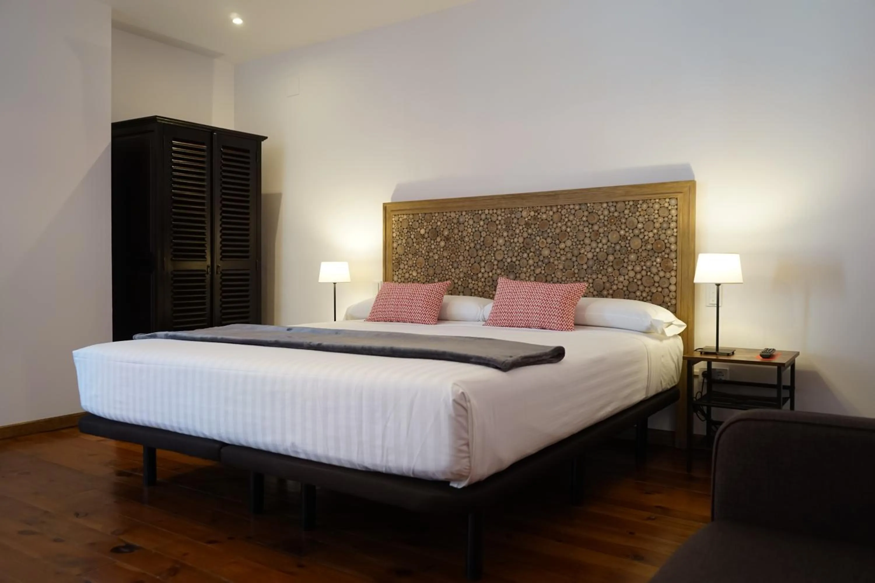 Photo of the whole room, Bed in Fonda Biayna