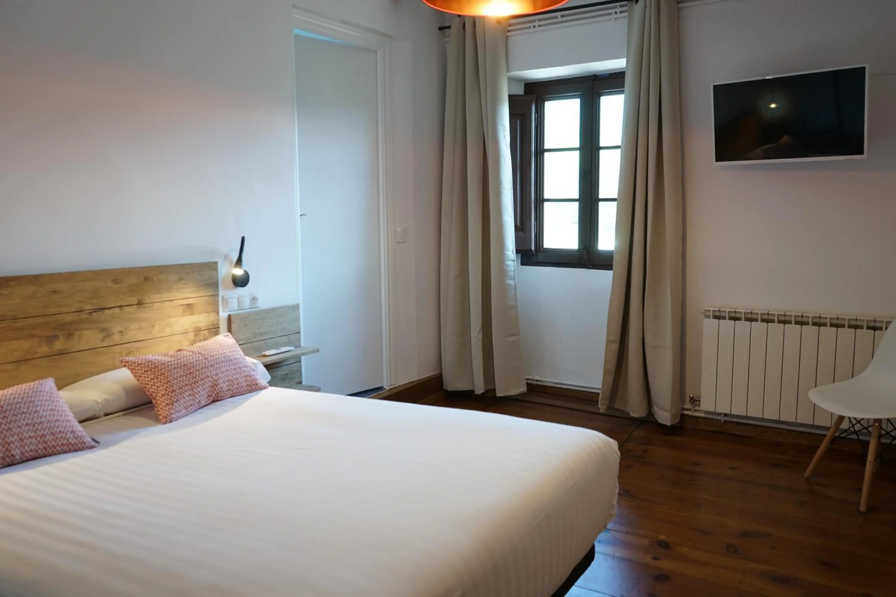 Photo of the whole room, Bed in Fonda Biayna