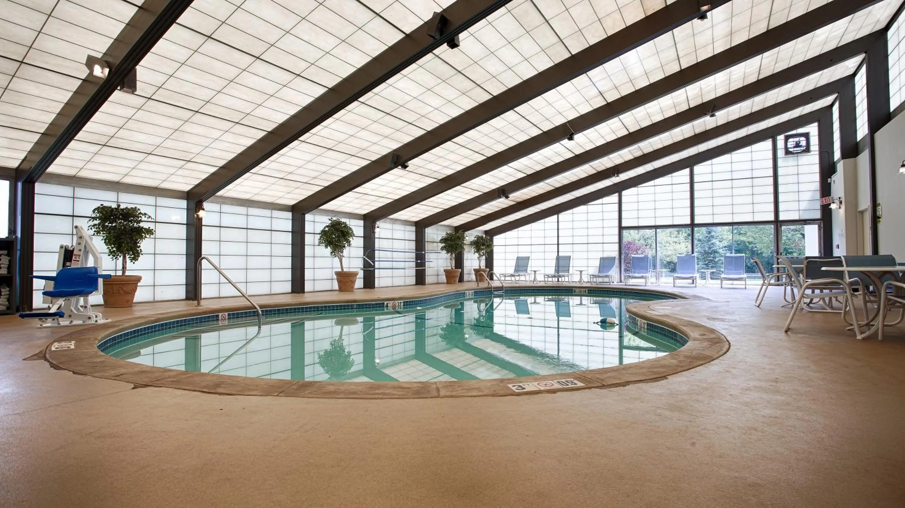 Swimming pool in Best Western Plus New Englander