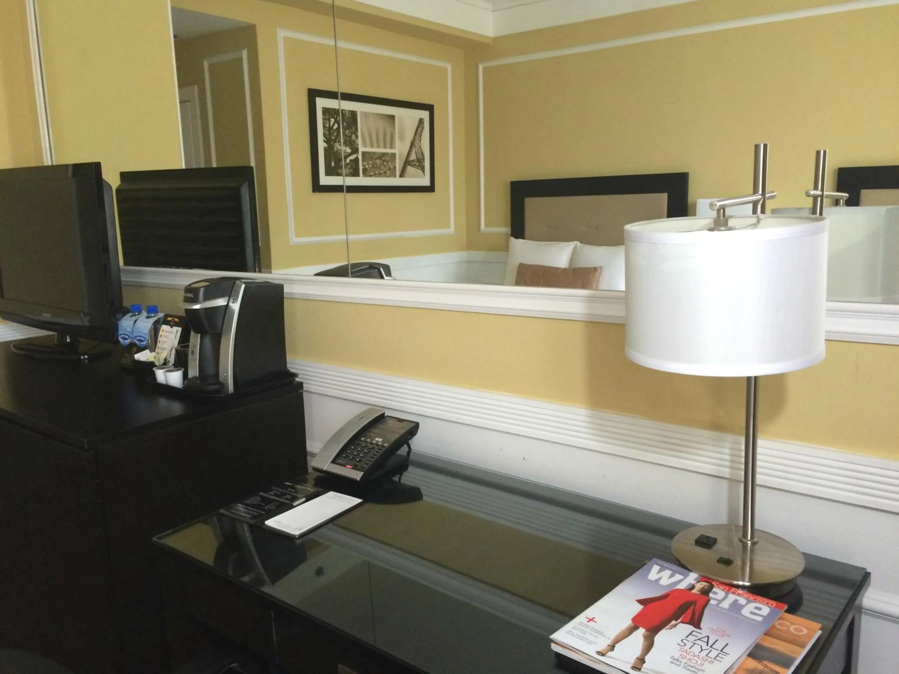 TV and multimedia in The Pickwick Hotel San Francisco