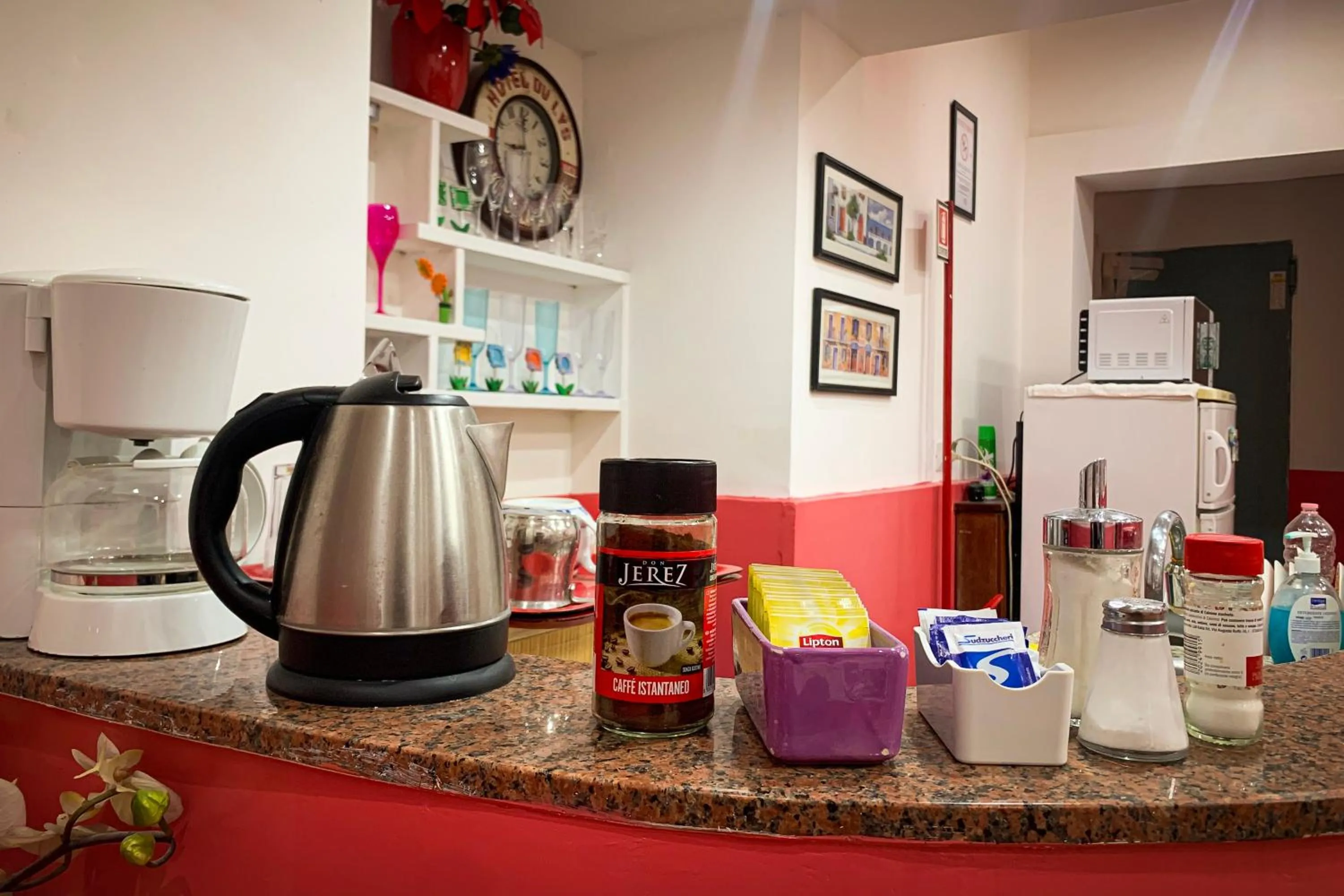 Coffee/tea facilities in Aquarium Termini