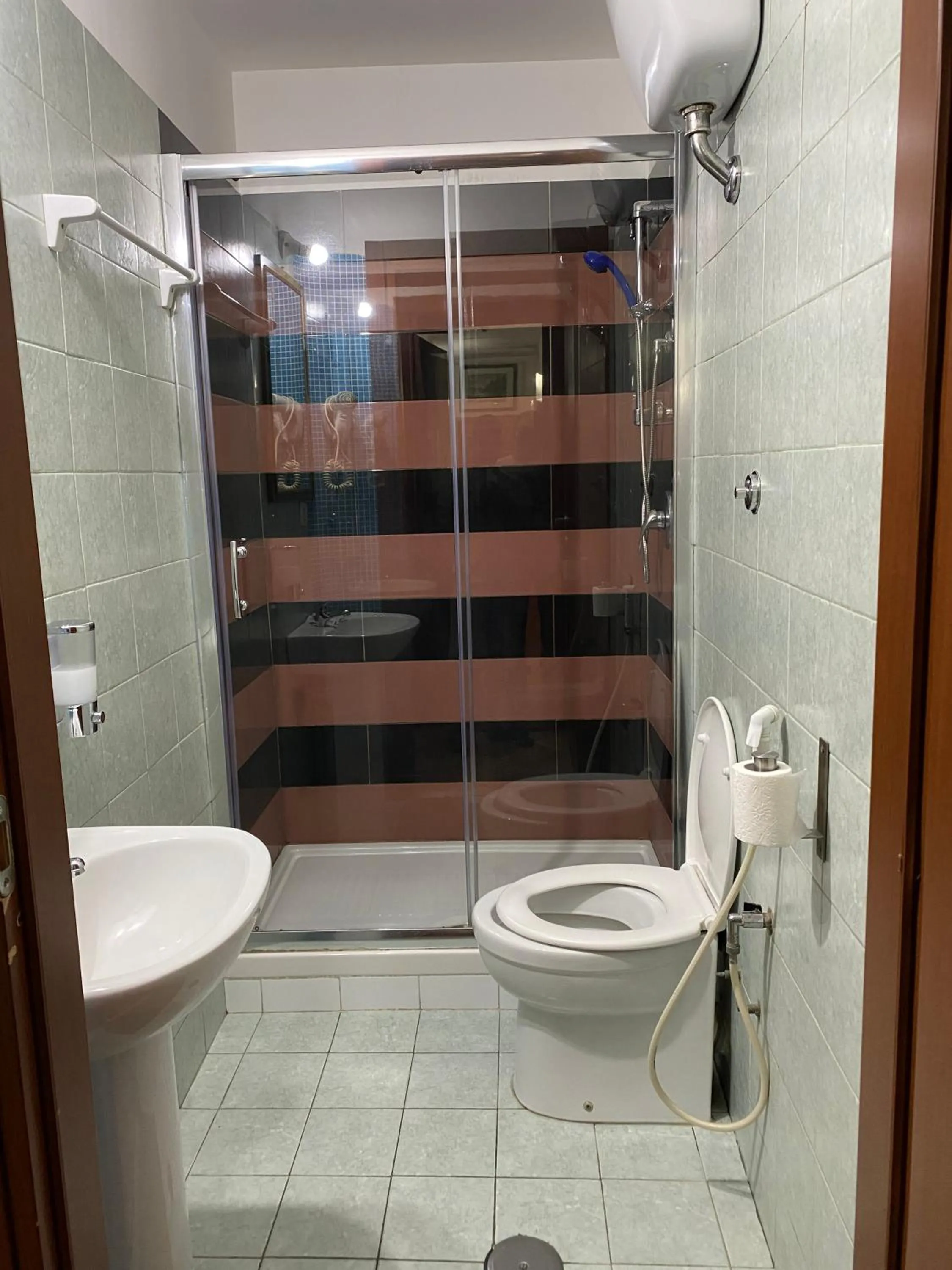 Shower in Aquarium Termini