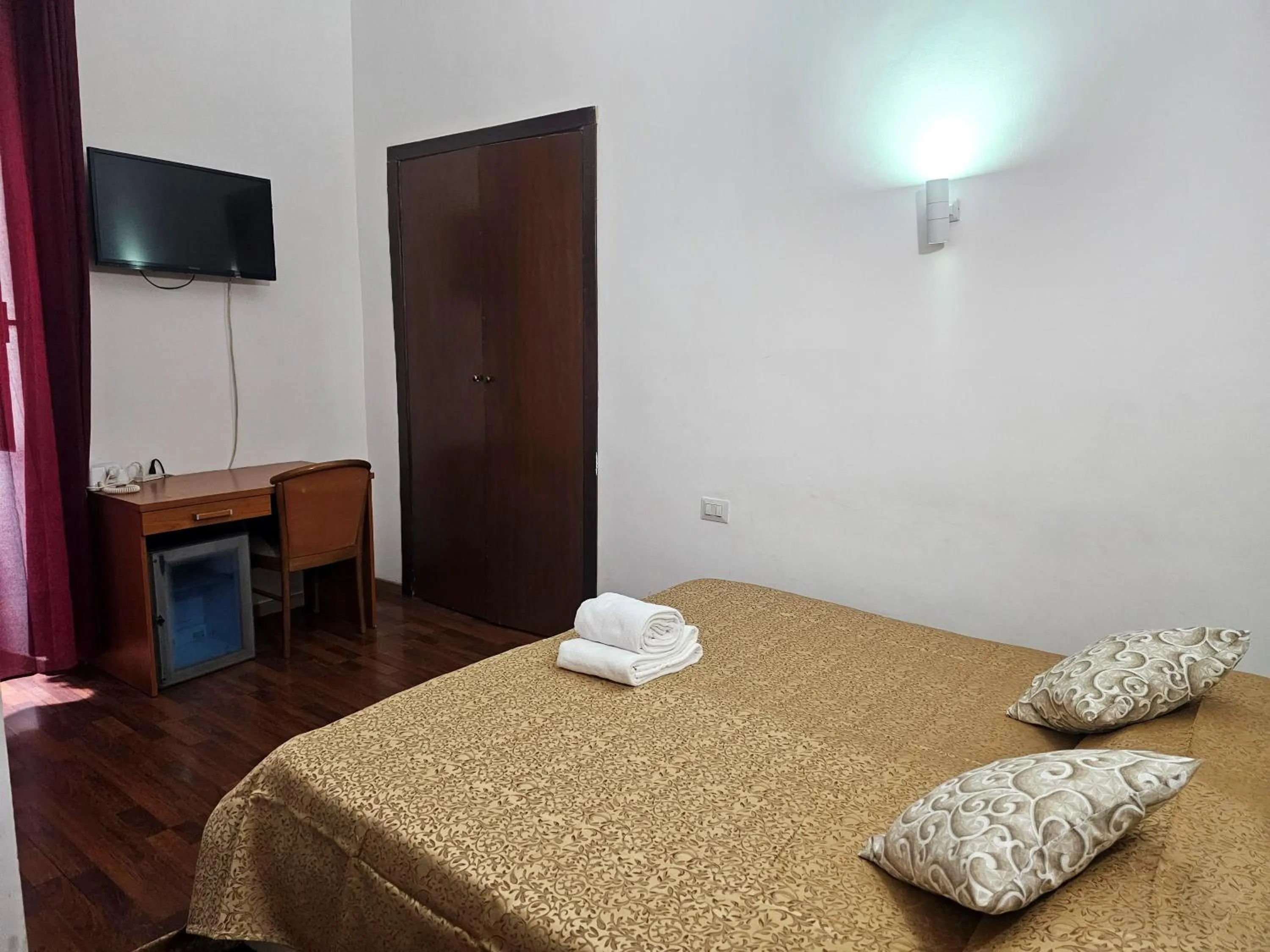 Bedroom, Bed in Aquarium Termini