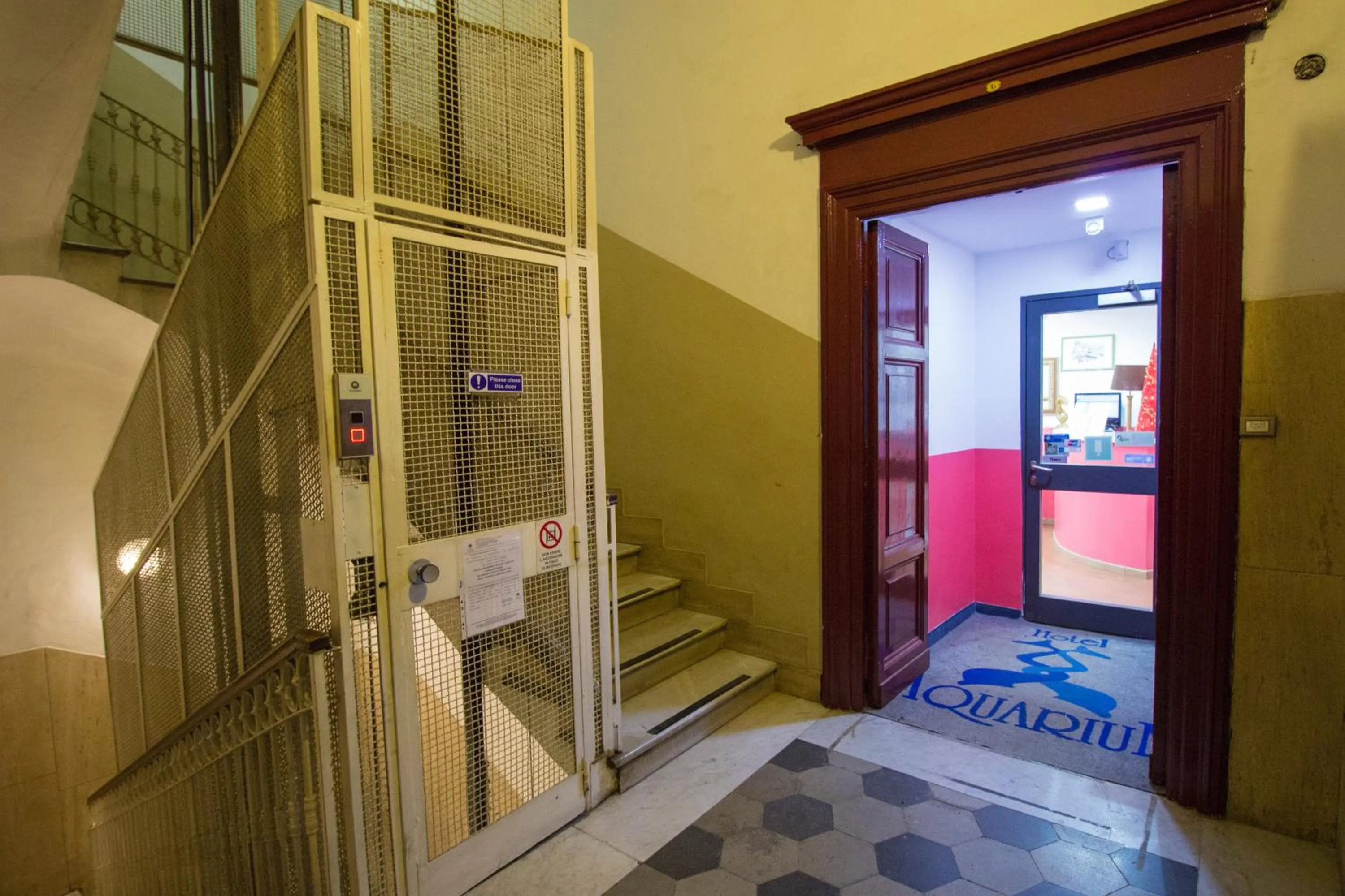 Facade/entrance, Bed in Aquarium Termini