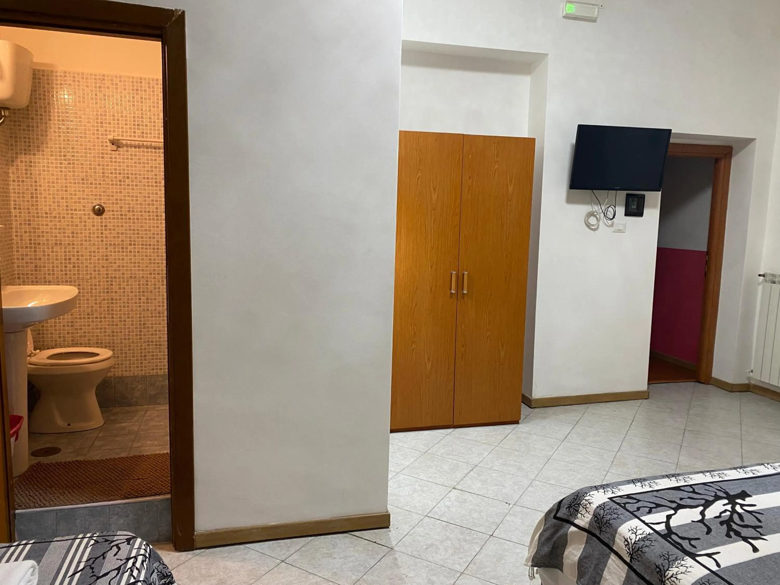 Bathroom, Bed in Aquarium Termini