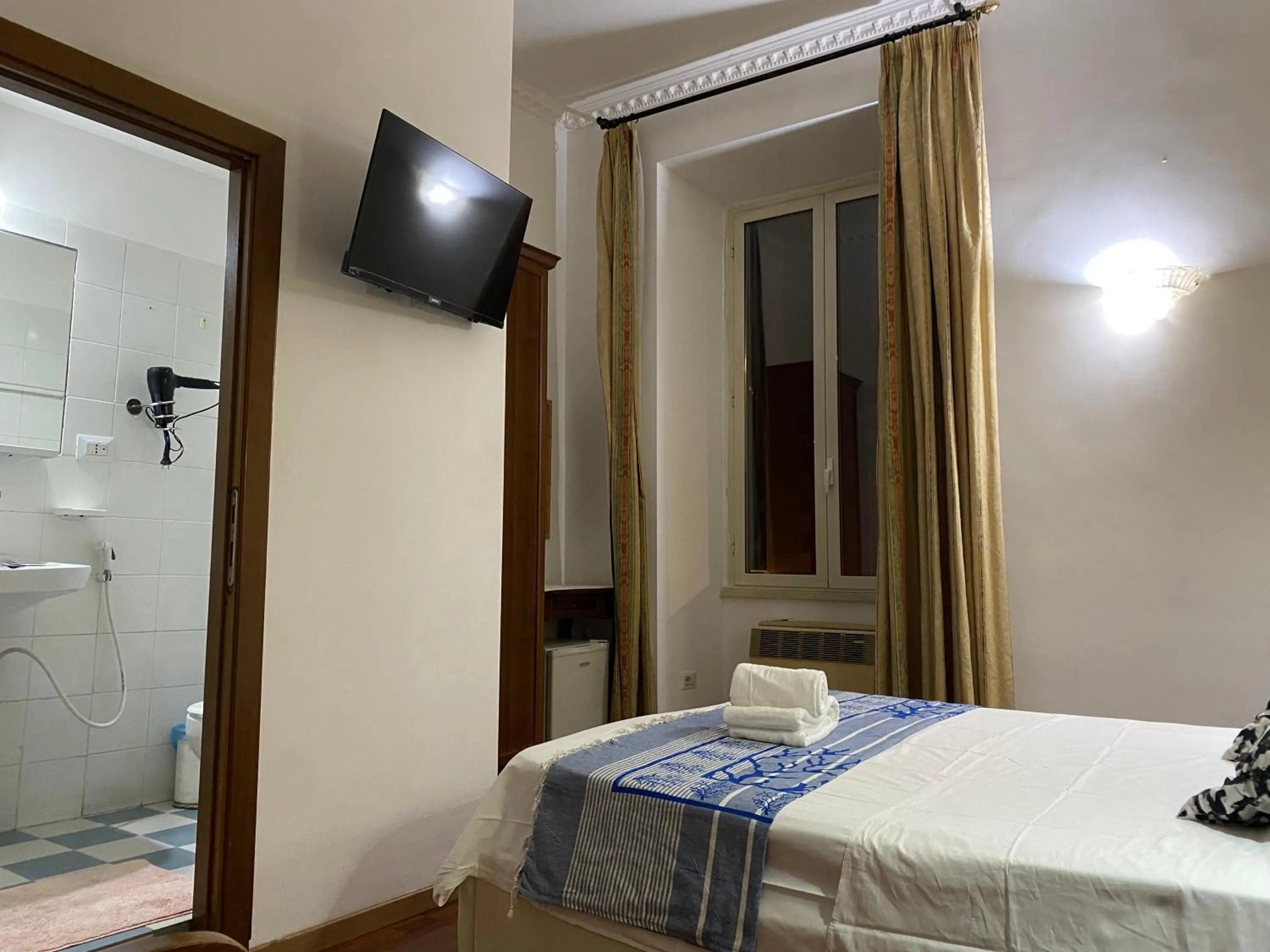 Bedroom, Bed in Aquarium Termini