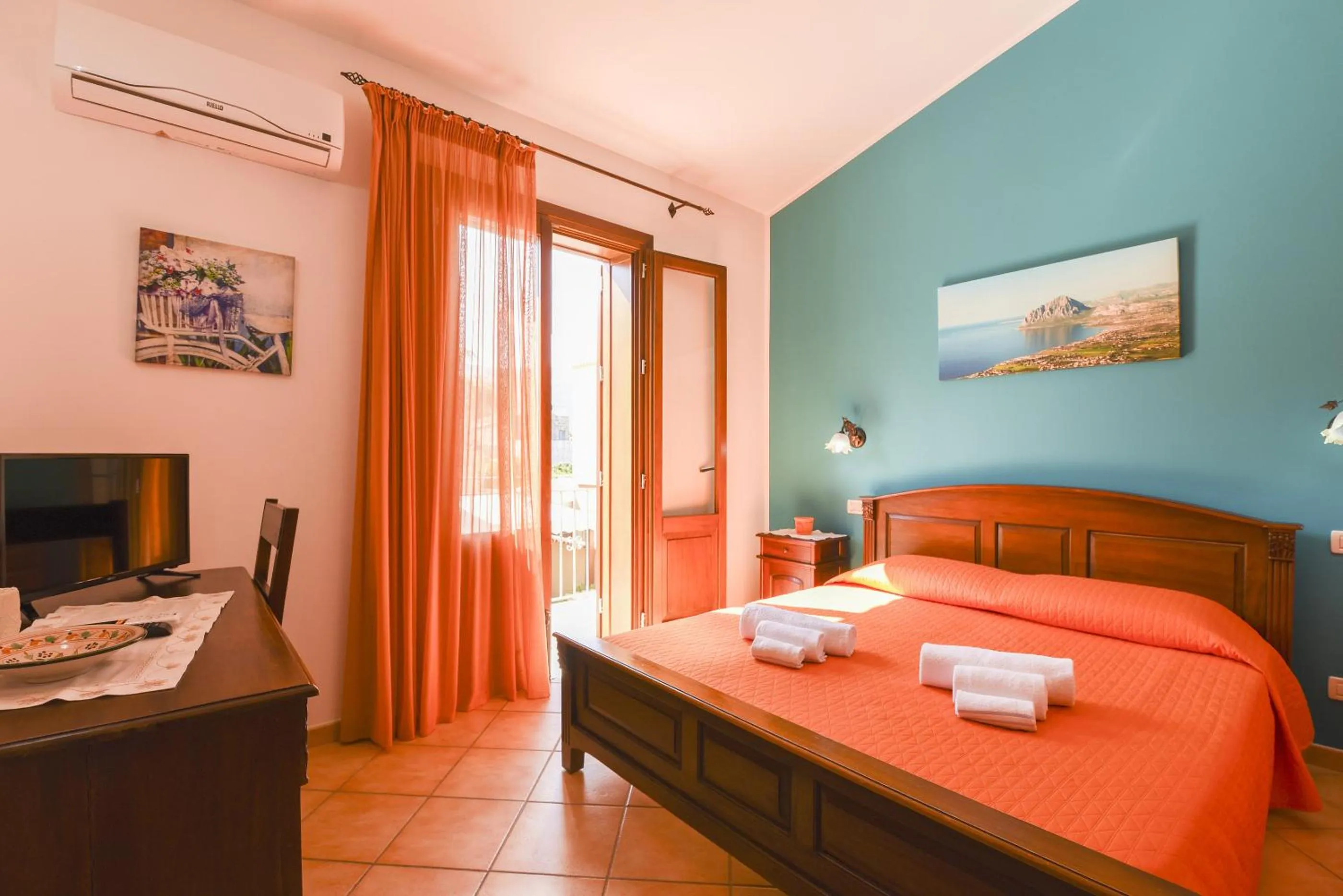 Photo of the whole room, Bed in Aurora Castelluzzo