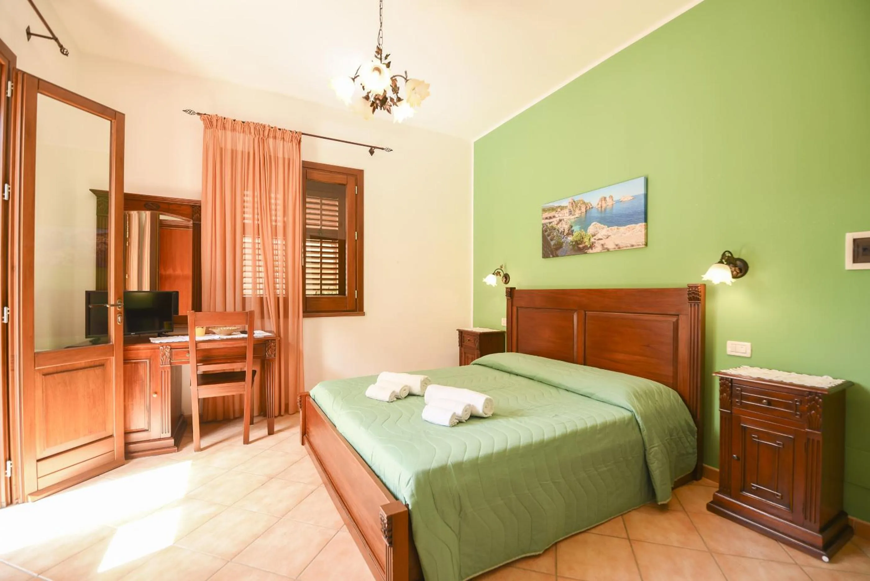 Photo of the whole room, Bed in Aurora Castelluzzo