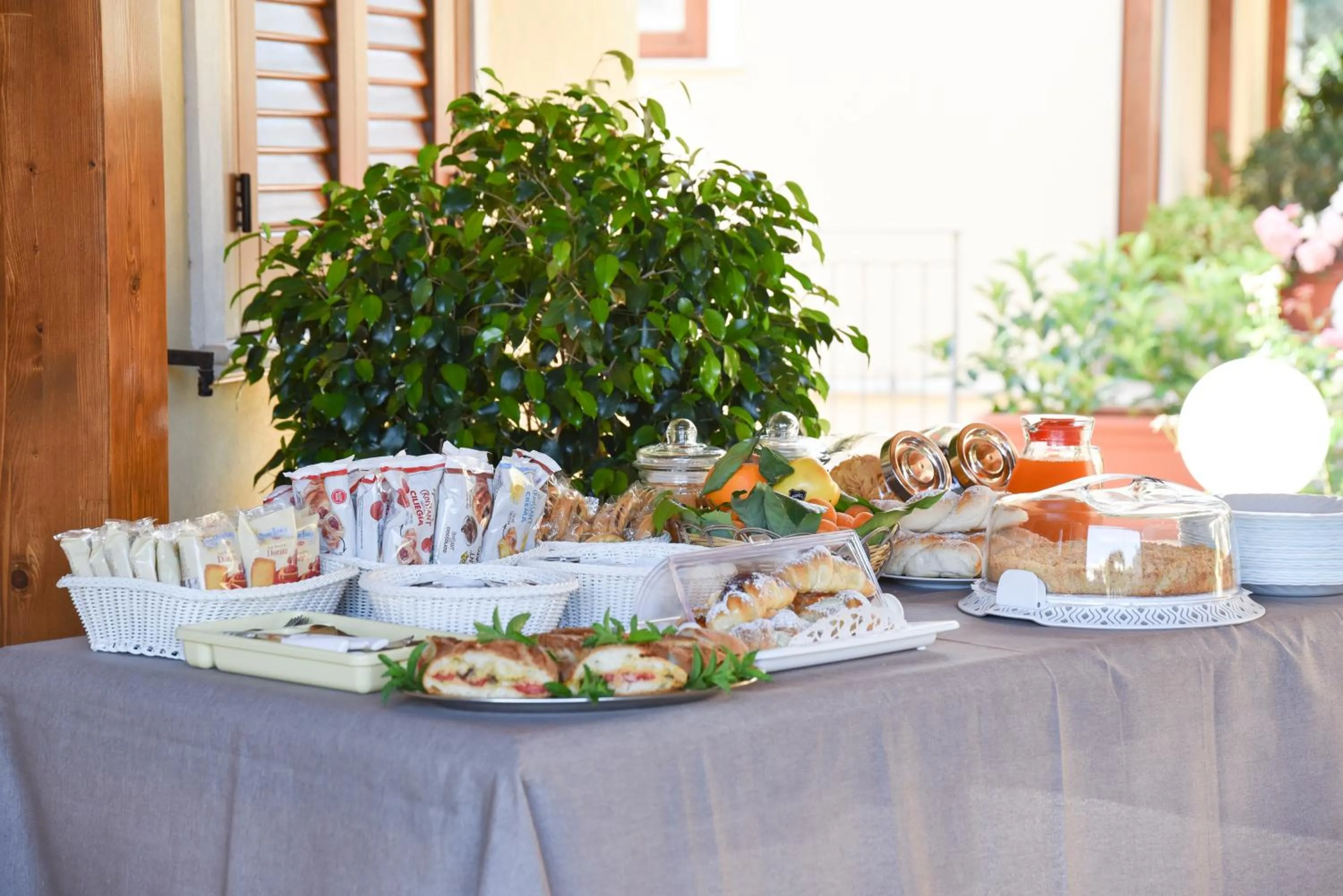 Breakfast in Aurora Castelluzzo