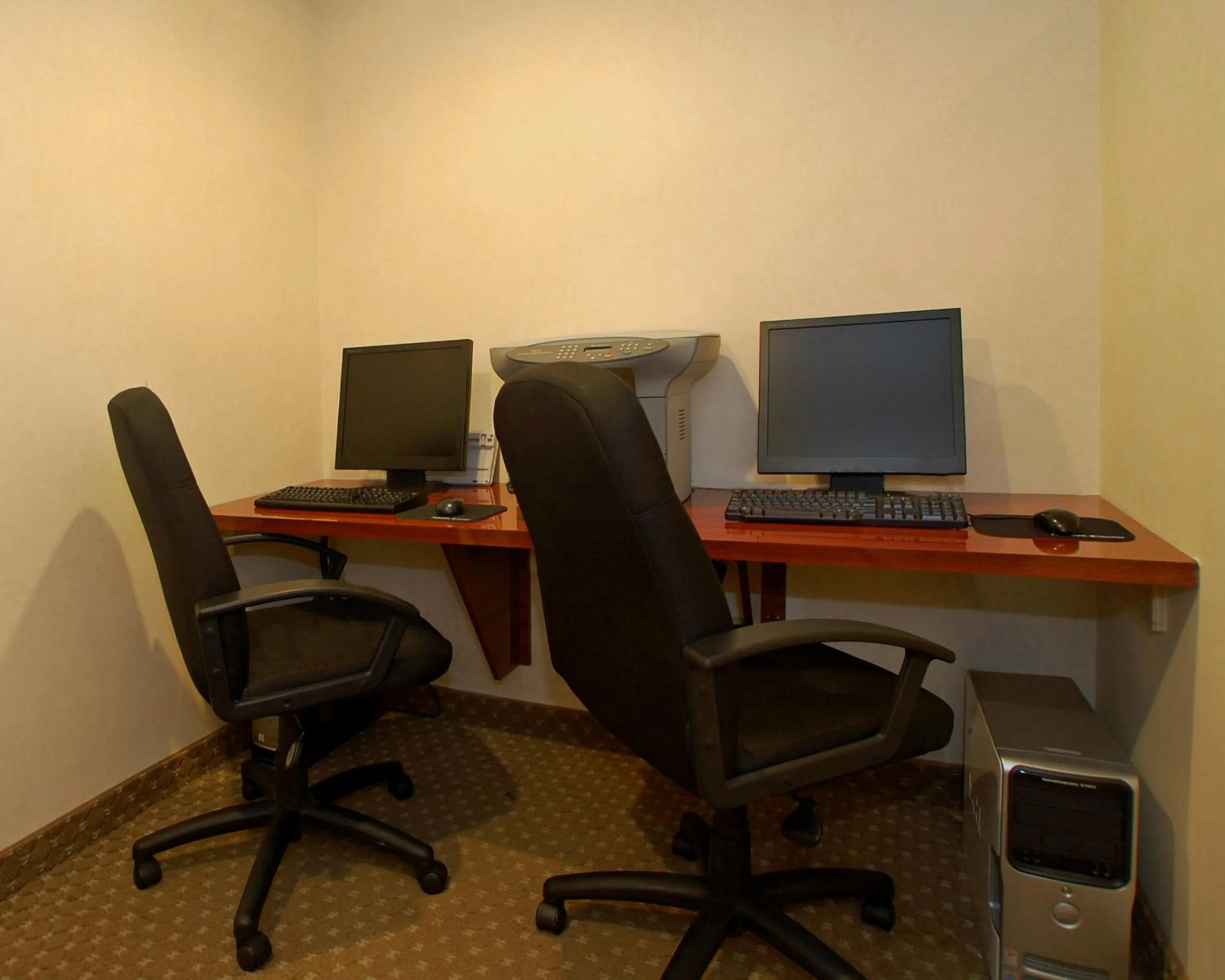 Business facilities, Business Area/Conference Room in Red Lion Inn & Suites Long Island City