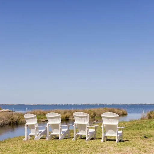 The Burrus House Inn Waterfront Suites