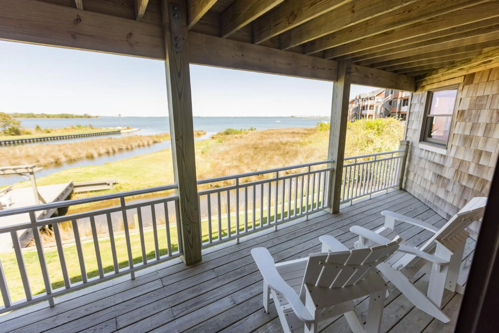 The Burrus House Inn Waterfront Suites