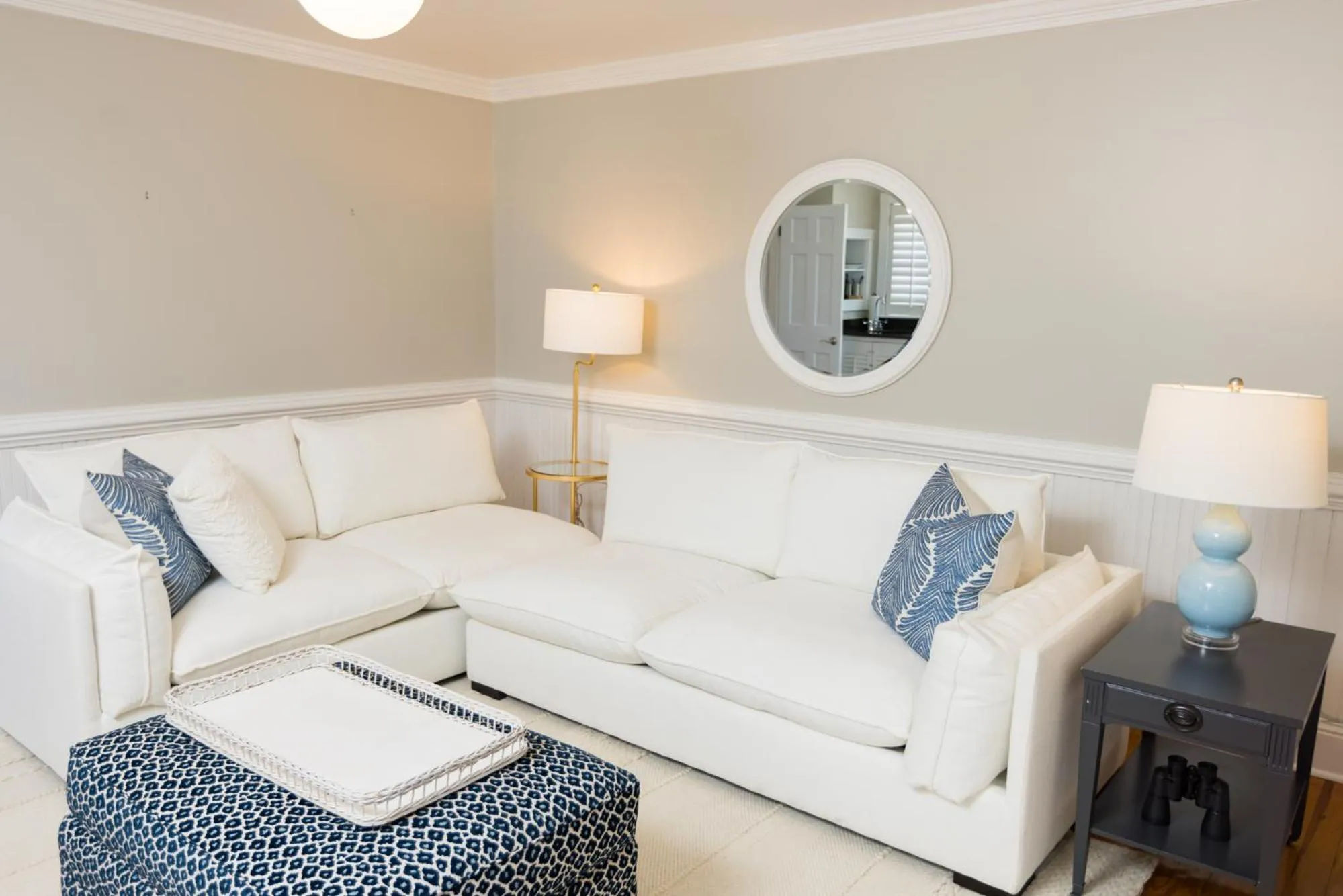 The Burrus House Inn Waterfront Suites