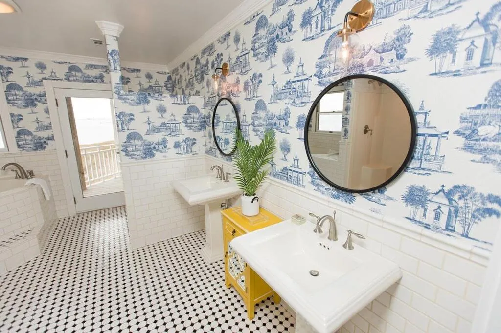 The Burrus House Inn Waterfront Suites