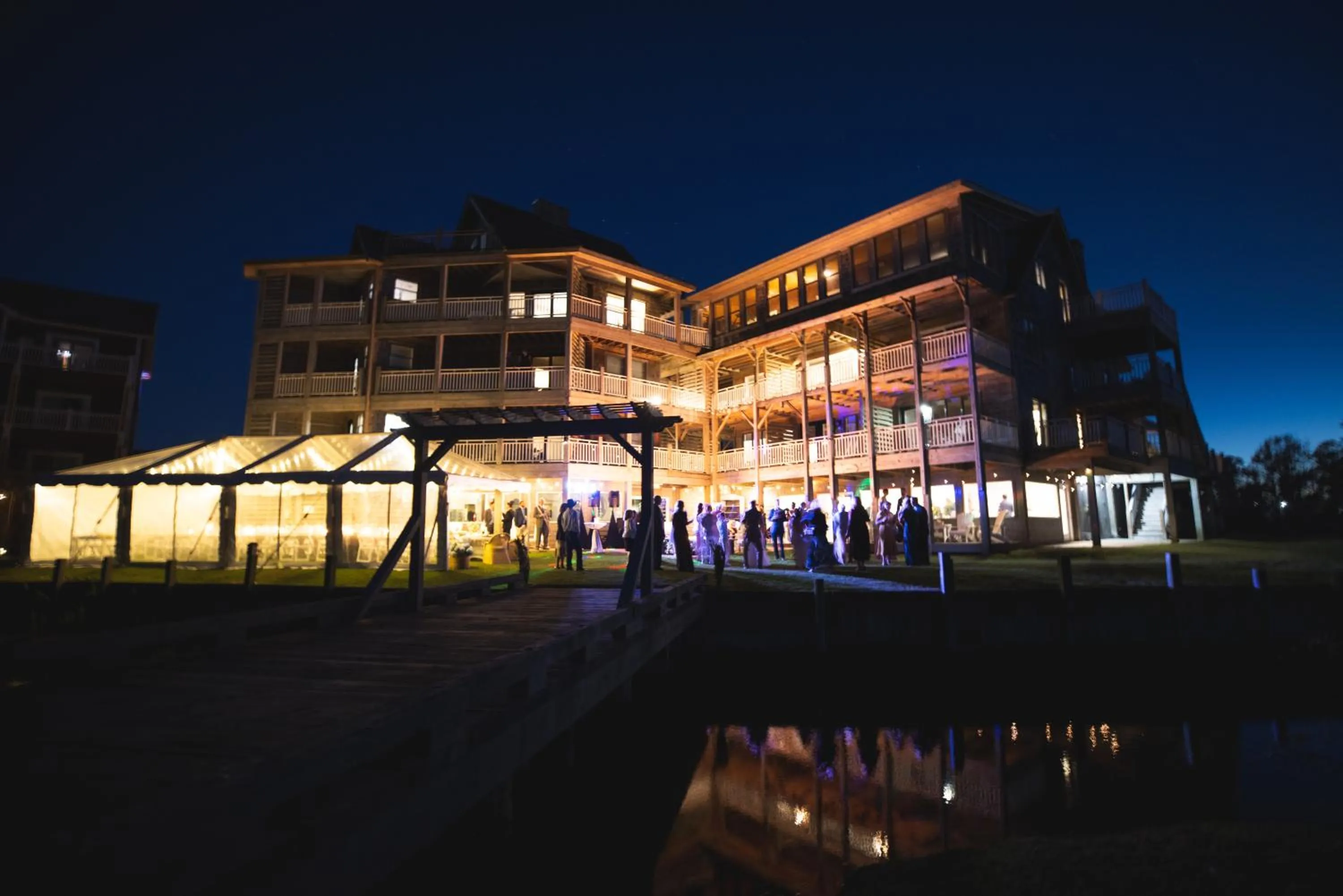 The Burrus House Inn Waterfront Suites