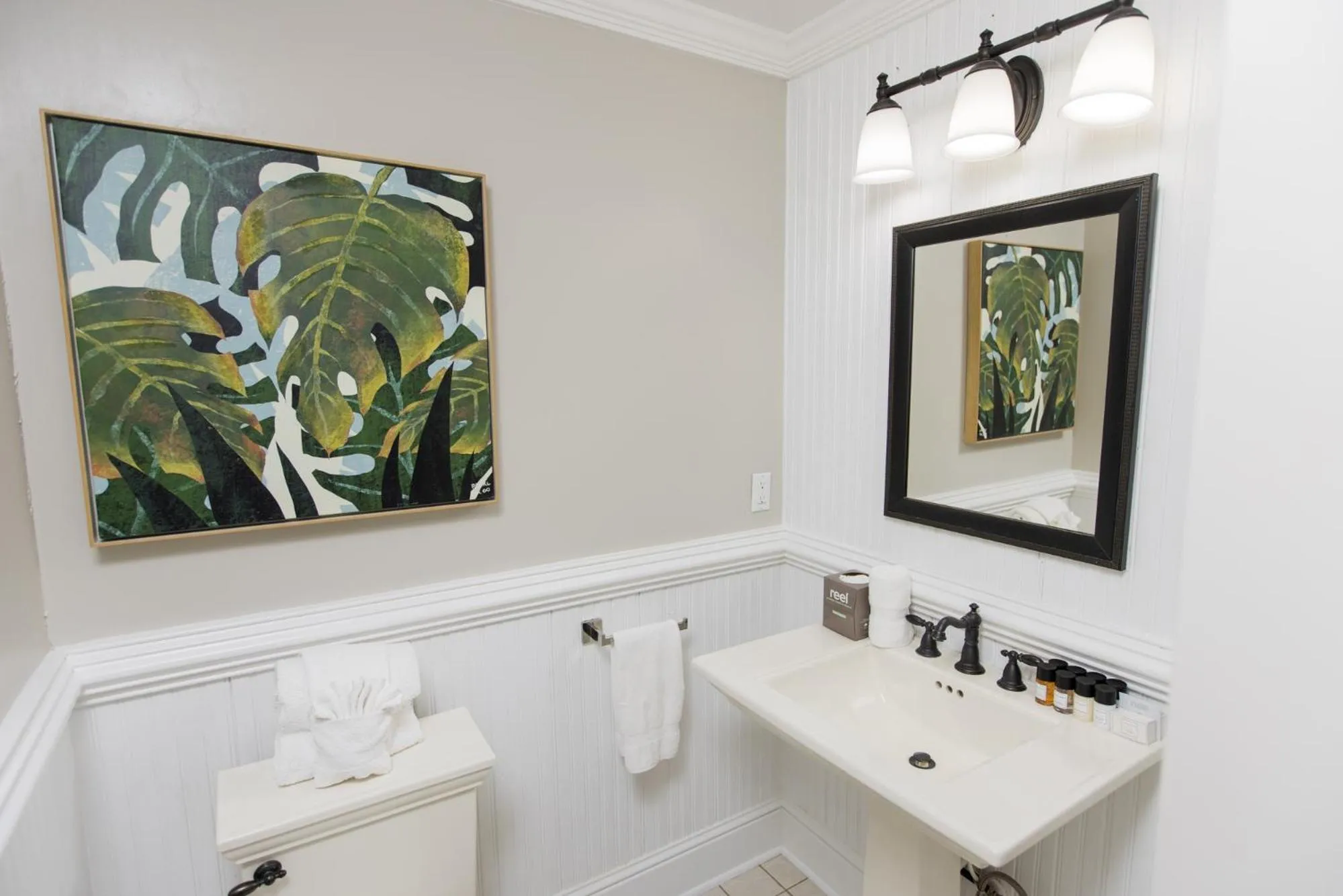 The Burrus House Inn Waterfront Suites